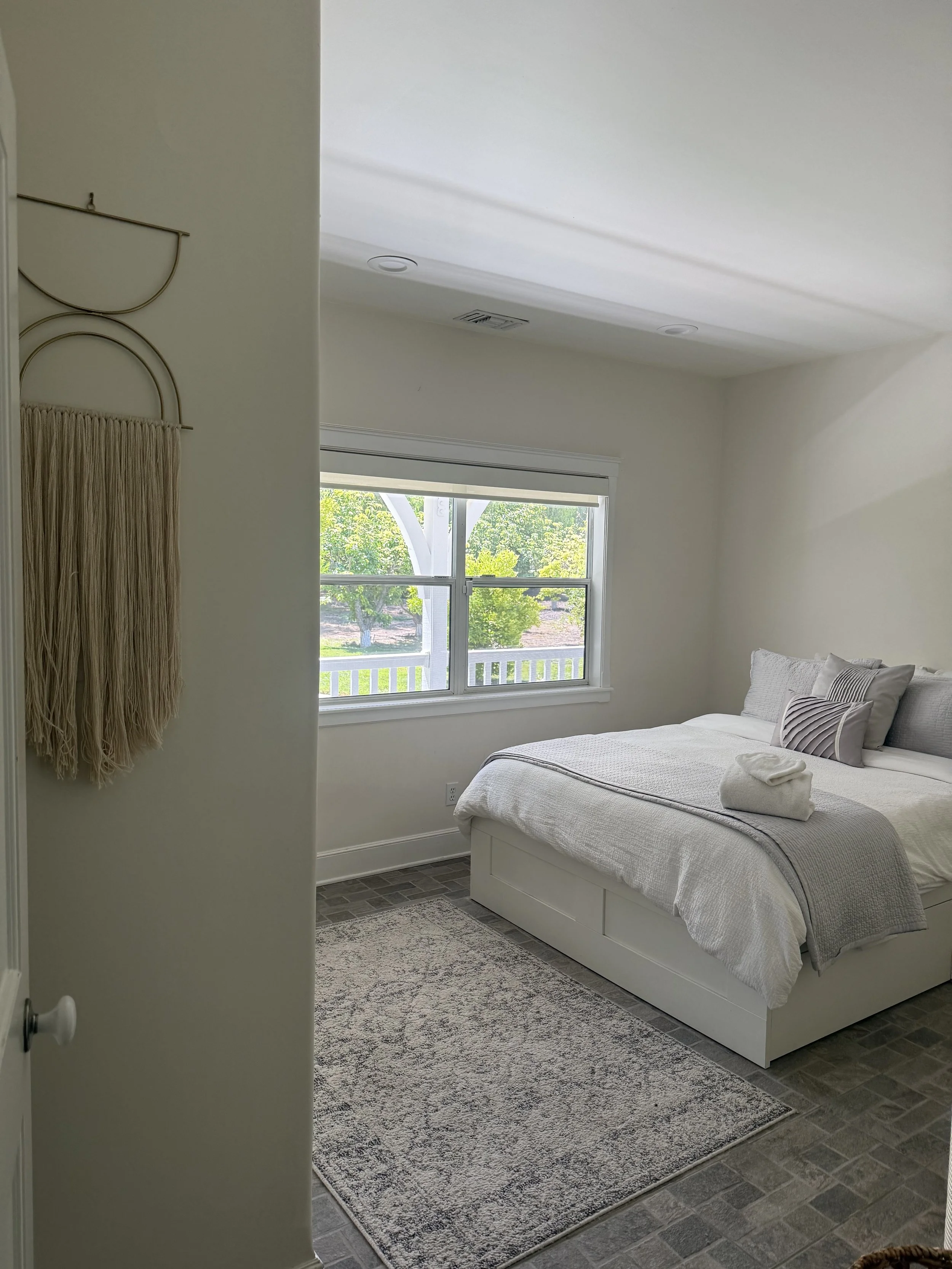 Gratitude: Private Room Queen Bed