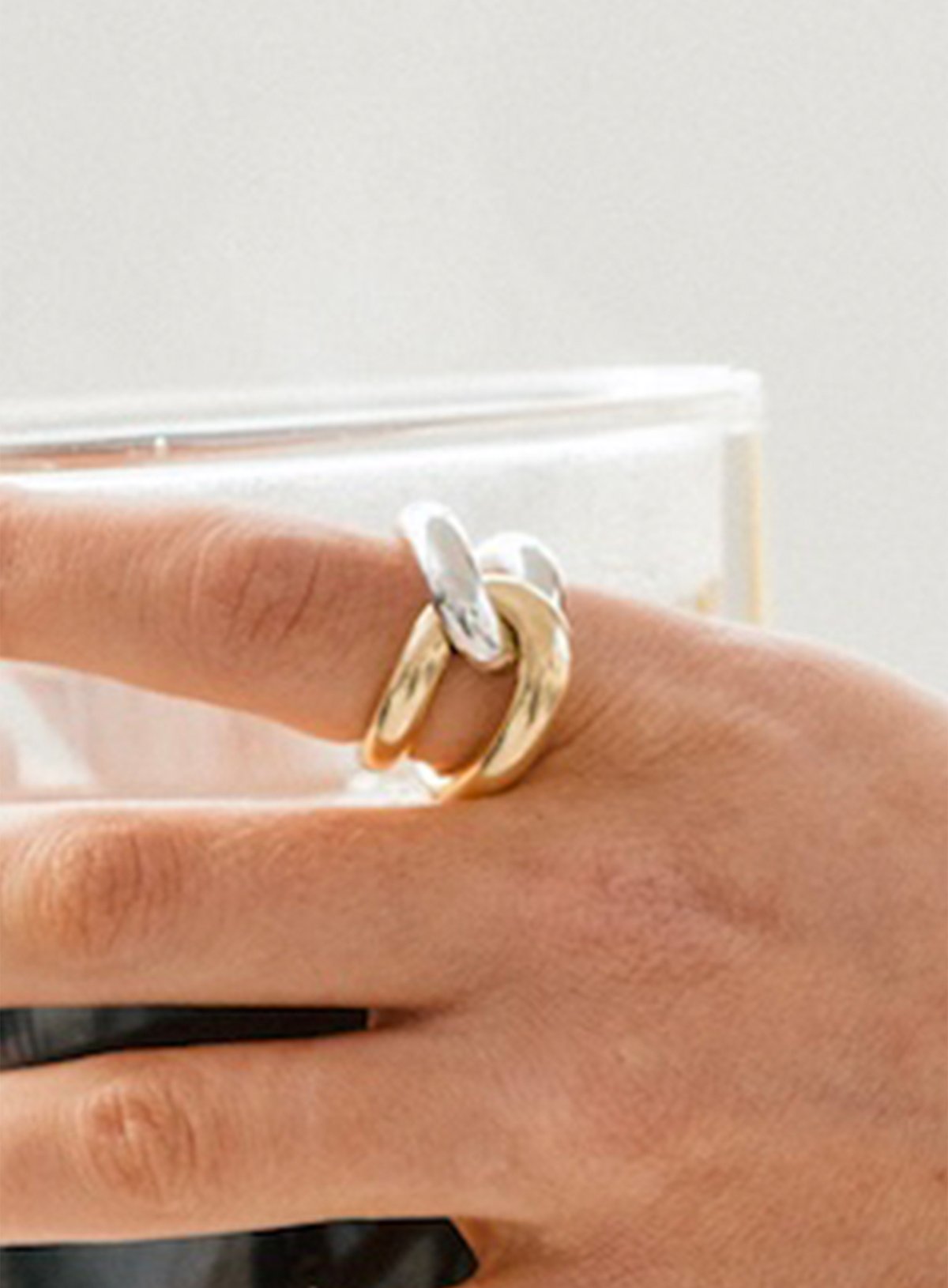 Gemella-Jewels-Intertwin-Ring-2.jpg