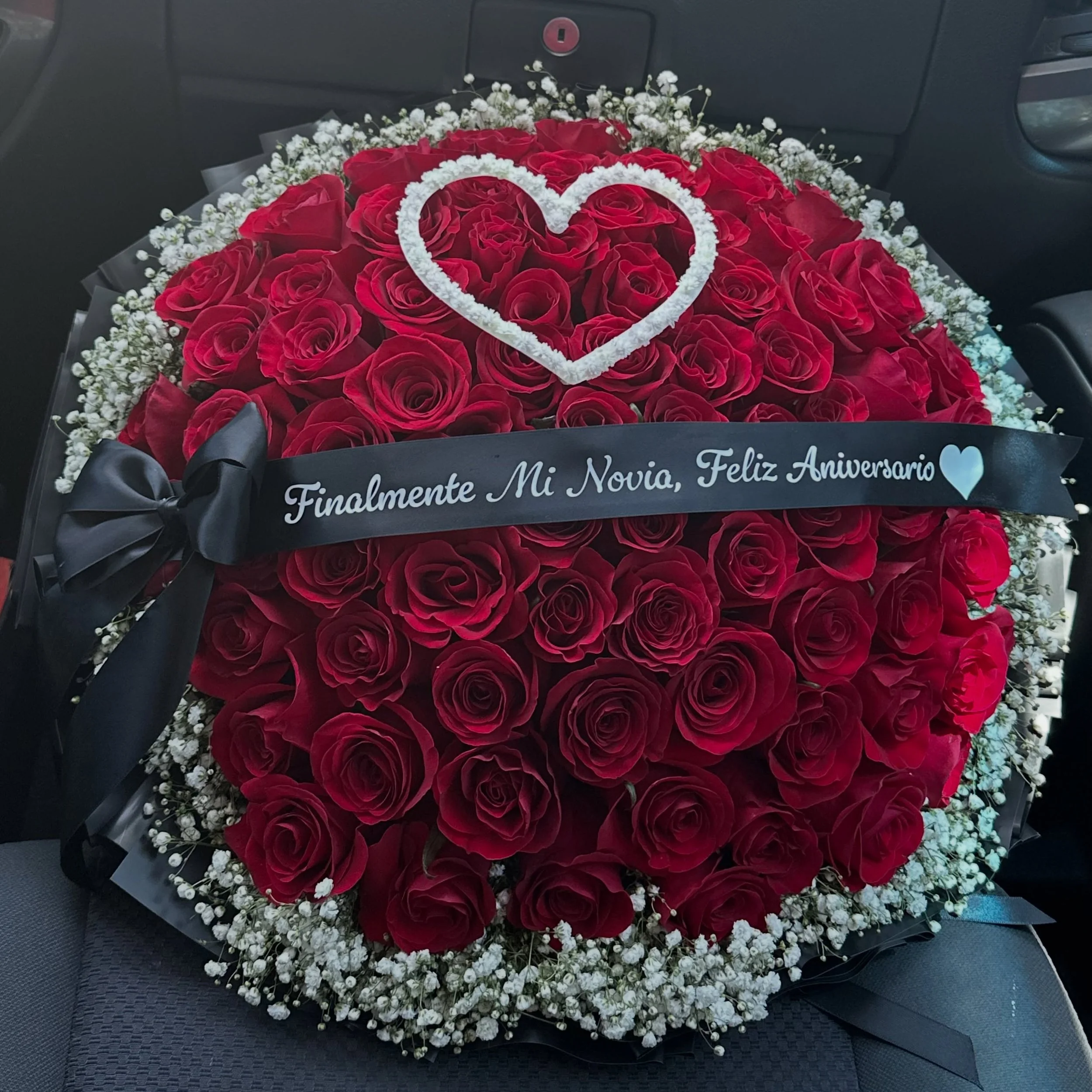 Happy Anniversary Red Rose Bouquet💐❤️✨

💌 Dm us to order!

💸 Don&rsquo;t be shy ask us for any quotes!

🚛We deliver: Monday-Friday

✨Saturday by appointment only, must be ordered by Friday prior 3pm‼️

❌CLOSED EVERY SUNDAY❌ 

🎀 Pickup is in 3420