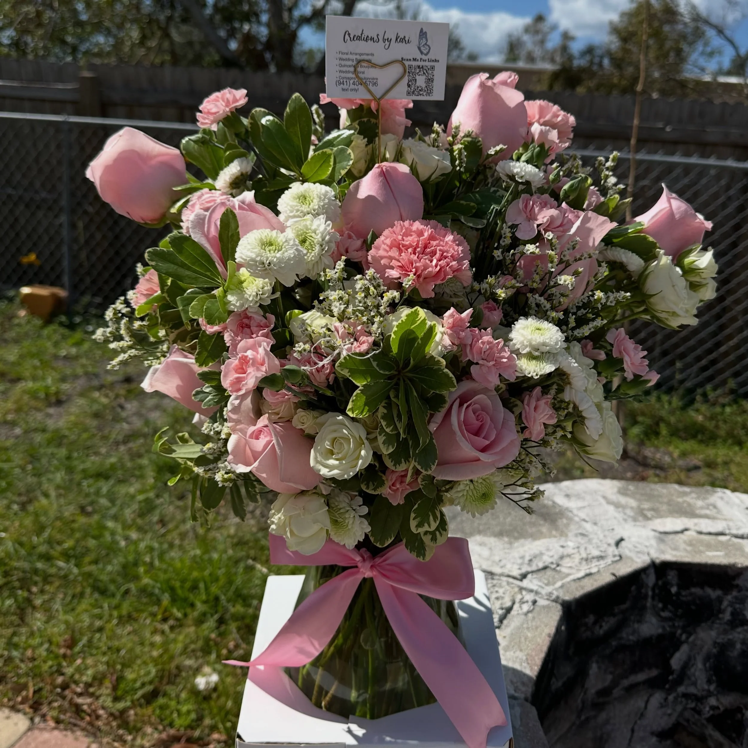 Pink Mixed Flower Vase Arrangement 💐💕✨

💌 Dm us to order!

💸 Don&rsquo;t be shy ask us for any quotes!

🚛We deliver: Monday-Friday

✨Saturday by appointment only, must be ordered by Friday prior 3pm‼️

❌CLOSED EVERY SUNDAY❌ 

🎀 Pickup is in 342