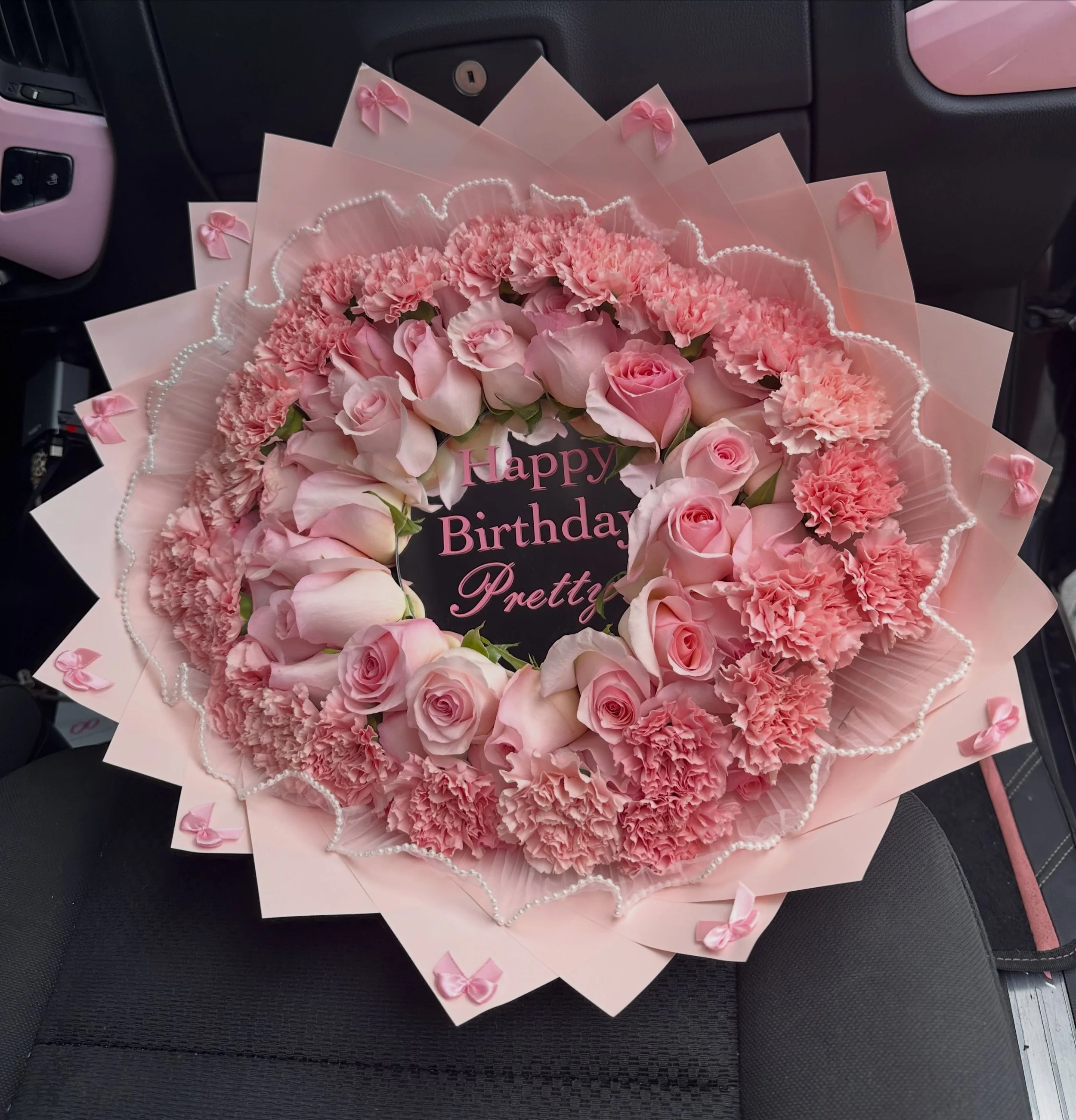 Happy Birthday Mirror Bouquet 🪞💕🌸
💌 Dm us to order!

💸 Don&rsquo;t be shy ask us for any quotes!

🚛We deliver: Monday-Friday

✨Saturday by appointment only, must be ordered by Friday prior 3pm‼️

❌CLOSED EVERY SUNDAY❌ 

🎀 Pickup is in 34208 (B