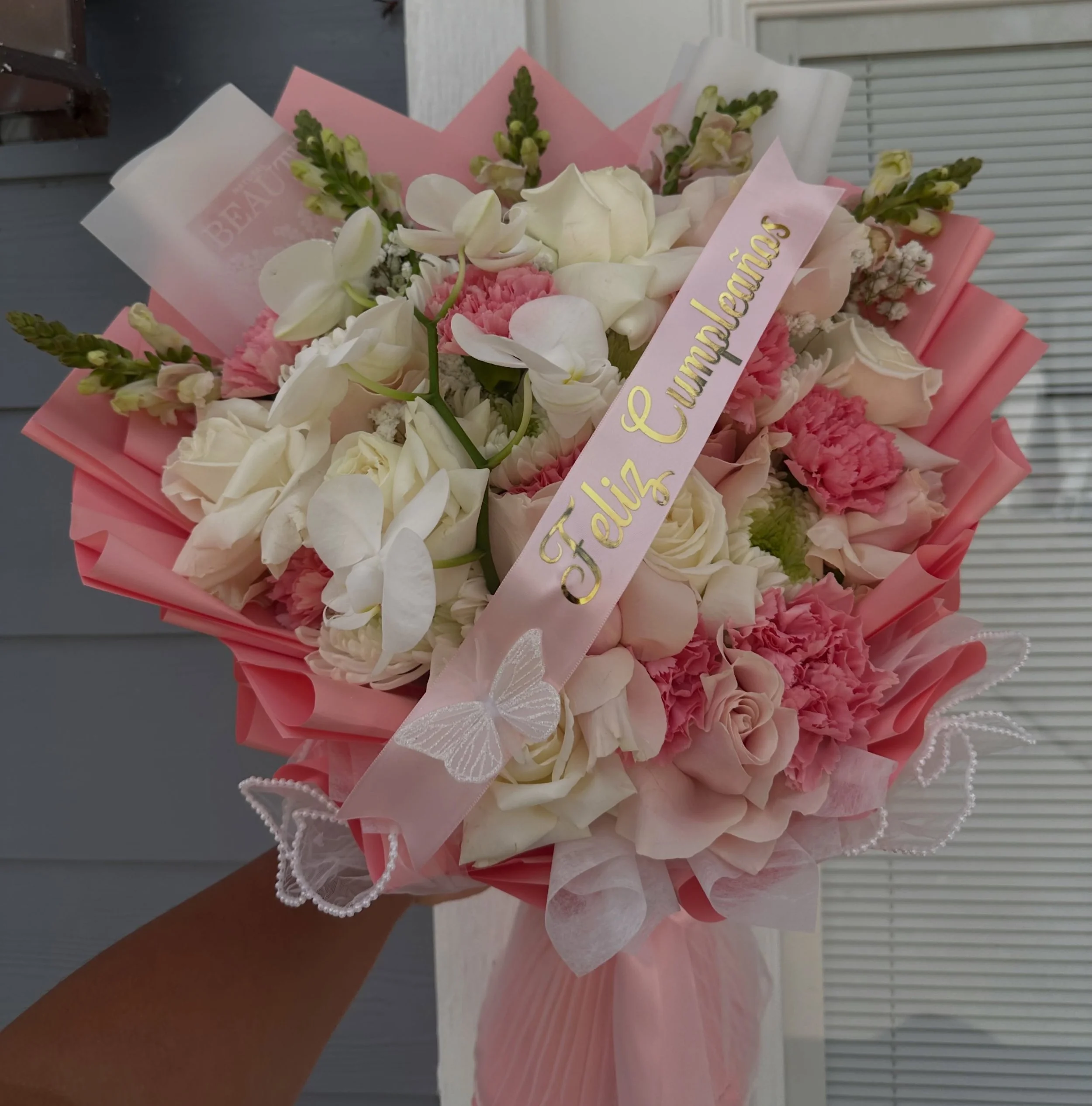Roses, Carnations, and Orchid Mix 💐💕✨

💌 Dm us to order!

💸 Don&rsquo;t be shy ask us for any quotes!

🚛We deliver: Monday-Saturday

✨Check out our website (link in our bio)‼️

❌CLOSED EVERY SUNDAY❌ 

🎀 Pickup is in 34208 (Bradenton Florida)
#m