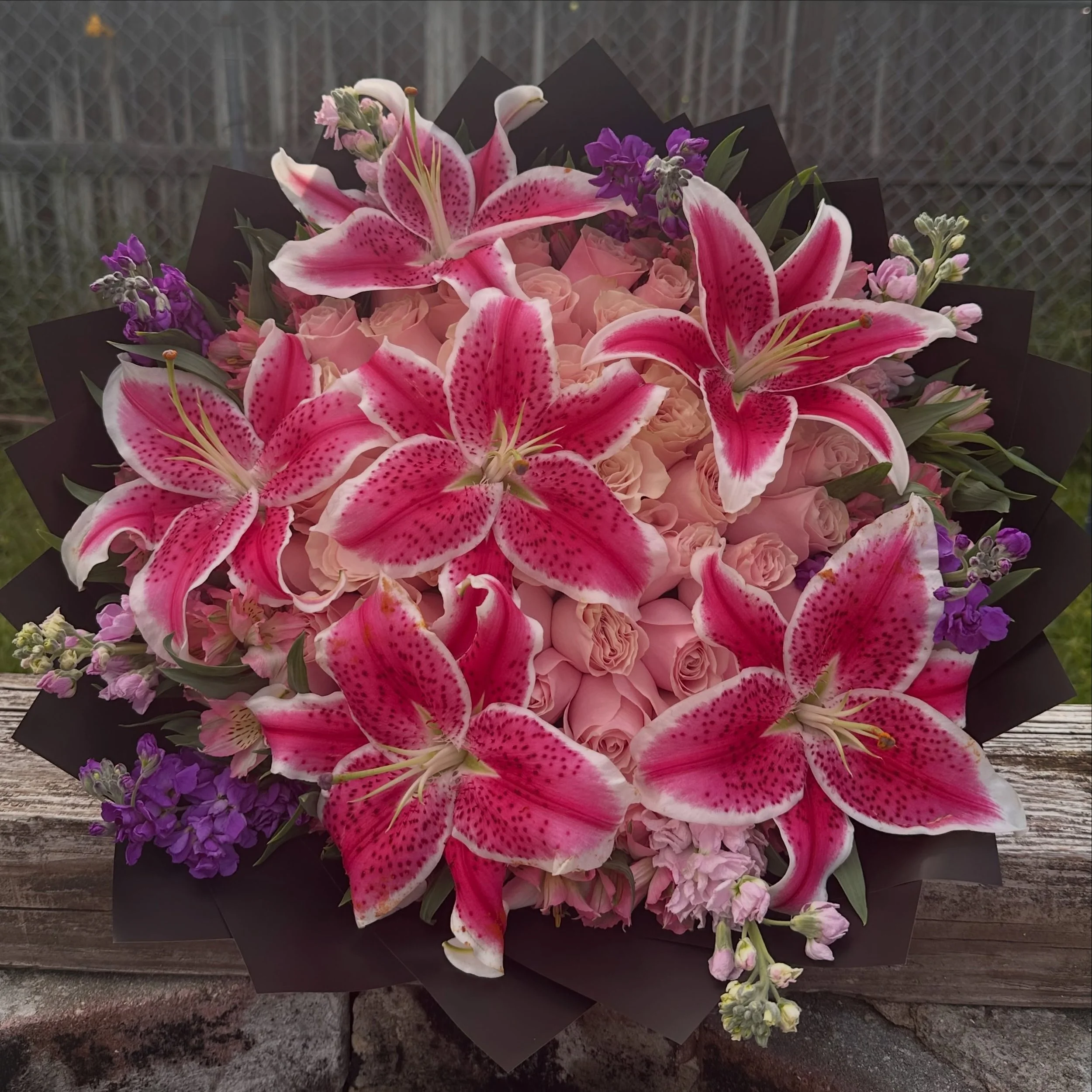 Roses, Lilies and Stock Mix 💐💕✨
💌 Dm us to order!

💸 Don&rsquo;t be shy ask us for any quotes!

🚛We deliver: Monday-Saturday

✨Check out our website (link in our bio)‼️

❌CLOSED EVERY SUNDAY❌ 

🎀 Pickup is in 34208 (Bradenton Florida)
#lilies #