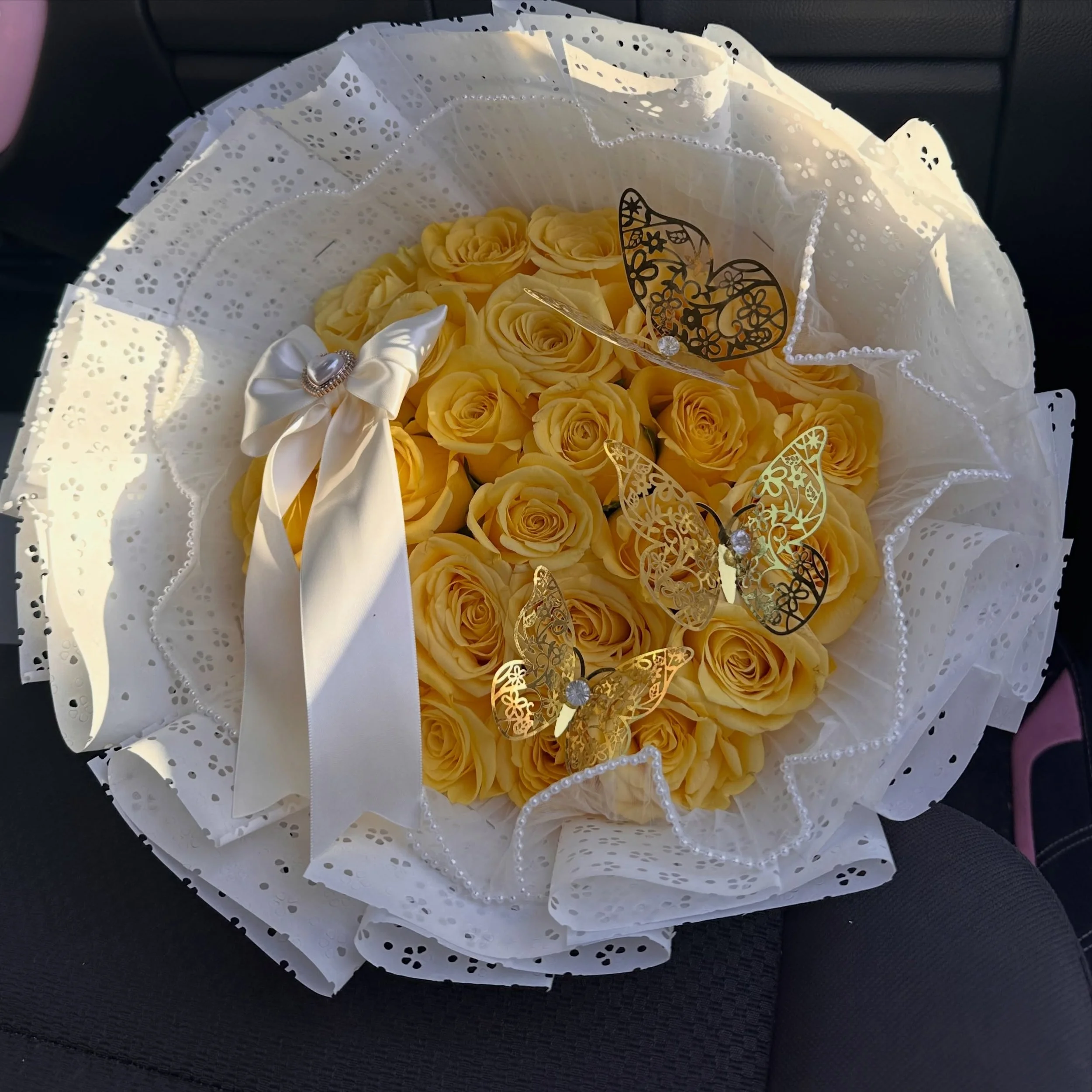 Yellow Rose Bouquet💐✨💛
💌 Dm us to order!

💸 Don&rsquo;t be shy ask us for any quotes!

🚛We deliver: Monday-Saturday

✨Check out our website (link in our bio)‼️

❌CLOSED EVERY SUNDAY❌ 

🎀 Pickup is in 34208 (Bradenton Florida)
#rosasamarillas #y