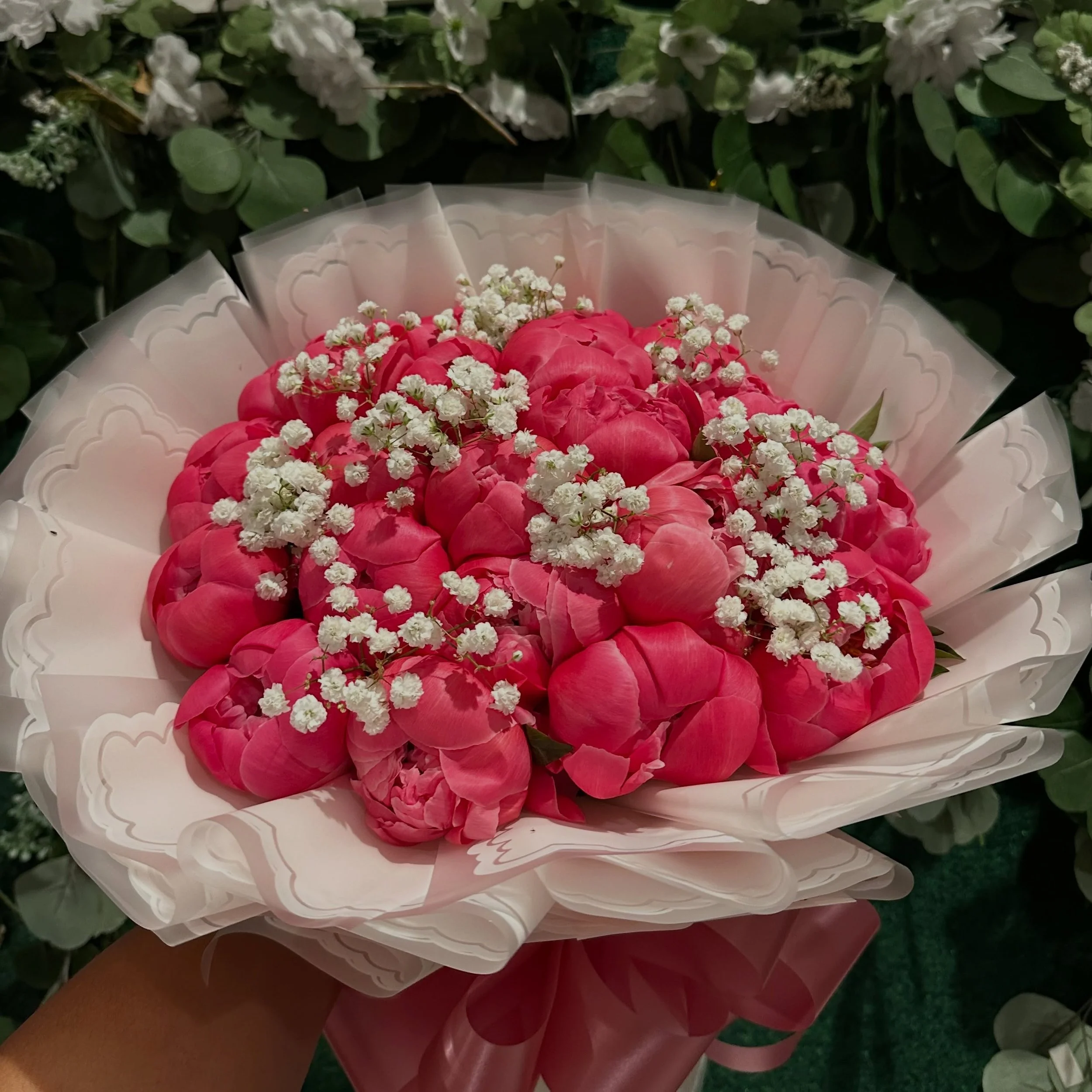 25 Luxury Coral Peonies 💐🌸✨
💌 Dm us to order!

💸 Don&rsquo;t be shy ask us for any quotes!

🚛We deliver: Monday-Saturday

✨Check out our website (link in our bio)‼️

❌CLOSED EVERY SUNDAY❌ 

🎀 Pickup is in 34208 (Bradenton Florida)
#peoniesbouqu