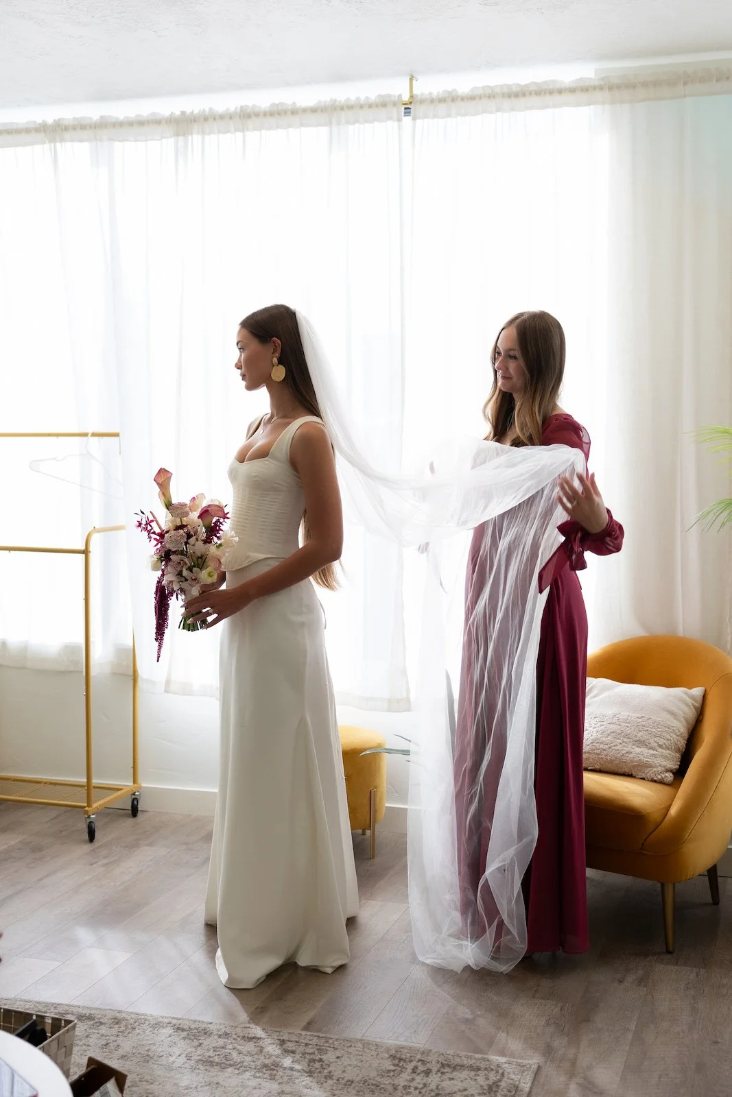bride-getting-ready-veil-bridal-suite-the-ivory-hall-provo-utah.jpg