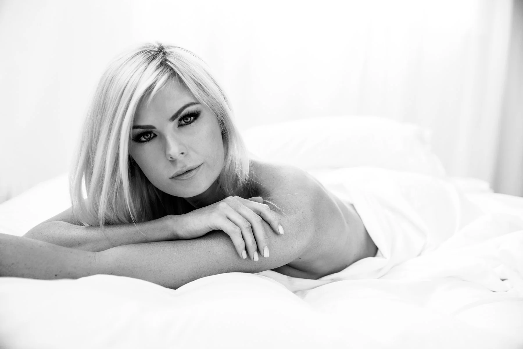 BOUDOIR PHOTOSHOOT + DIGITAL PACKAGE