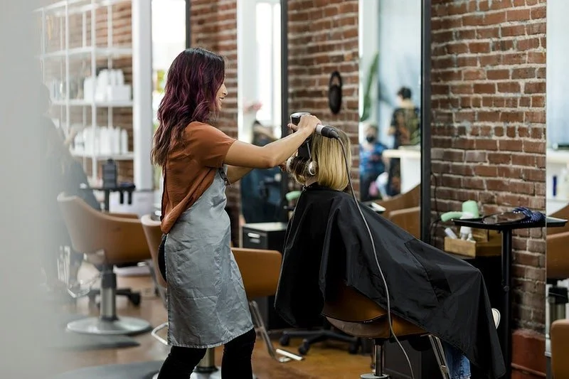 5 TECH TRENDS SHAPING THE BEAUTY INDUSTRY</a>