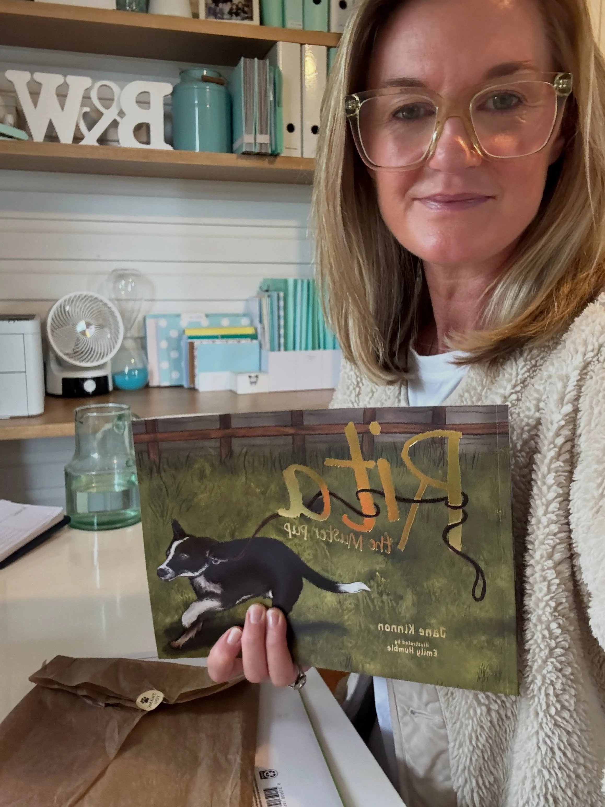 It&rsquo;s Story-time at B&amp;W HQ 📚🐾 

It&rsquo;s no secret that I love dogs. I grew up on a farm surrounded by working dogs. Ours were kelpies, and Dad used to breed and train them, so I used to absolutely love it when we had a new litter of pup