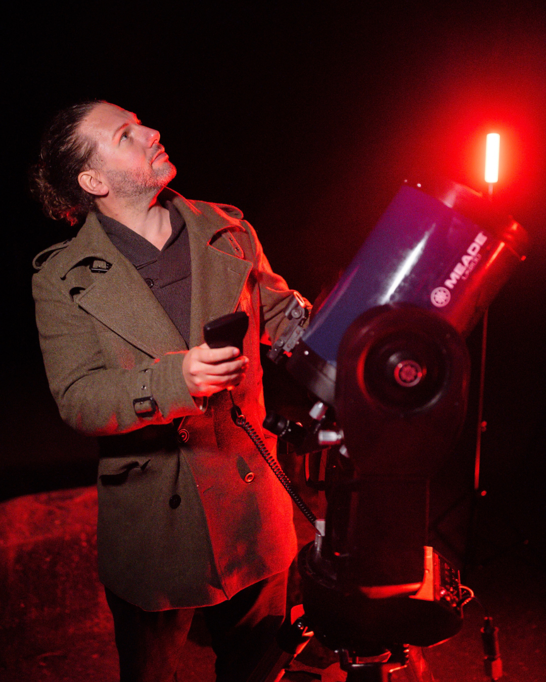 Montblu stargazing experience astronomer