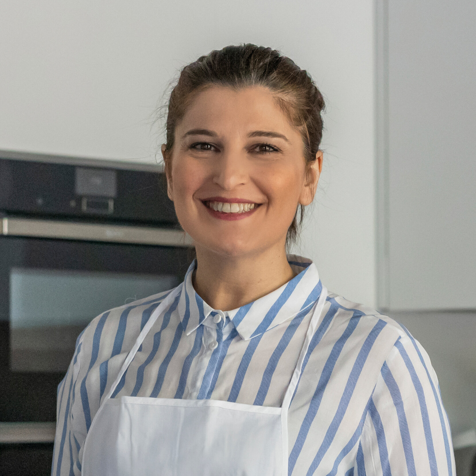 Aspirante chef amichevole e sorridente