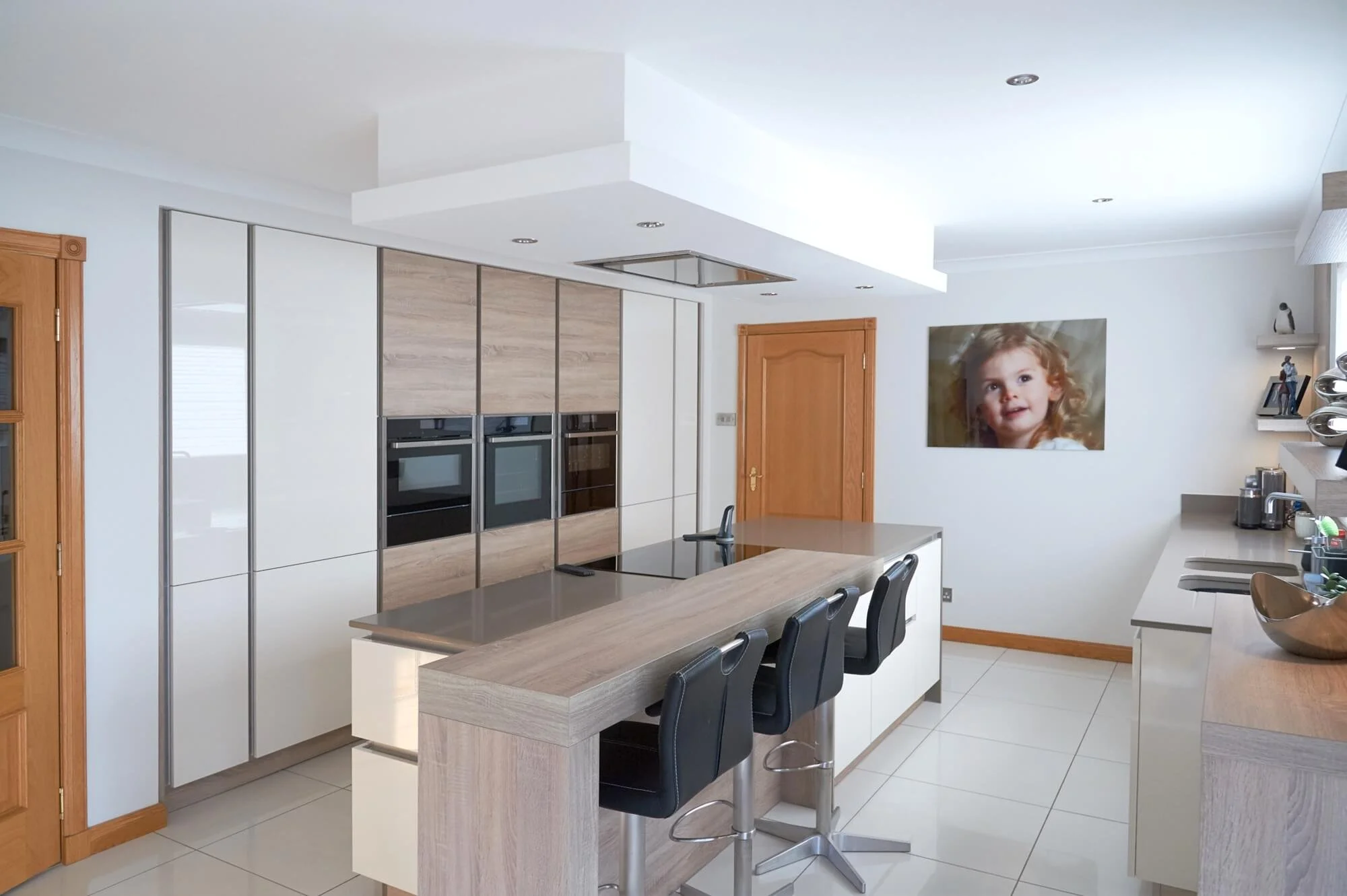 White & Oak Handleless Kitchen in Fraserburgh