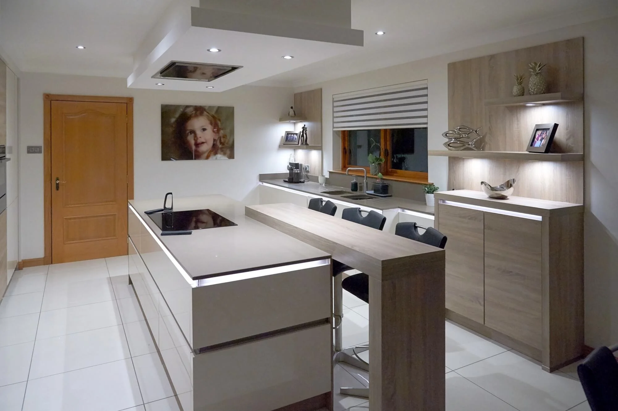 White & Oak Handleless Kitchen in Fraserburgh