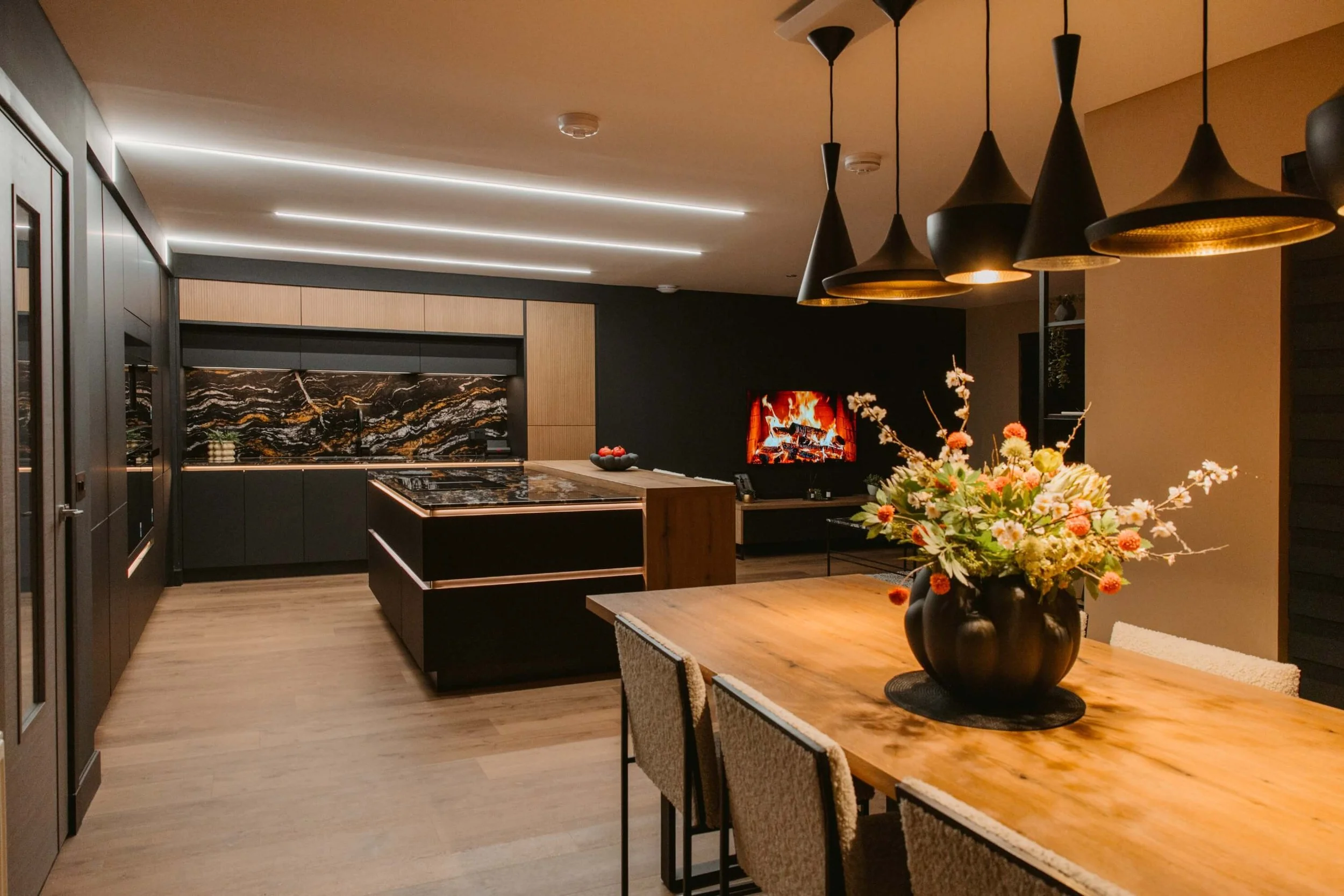 Matt Black and Oak Handleless Kitchen in Fraserburgh