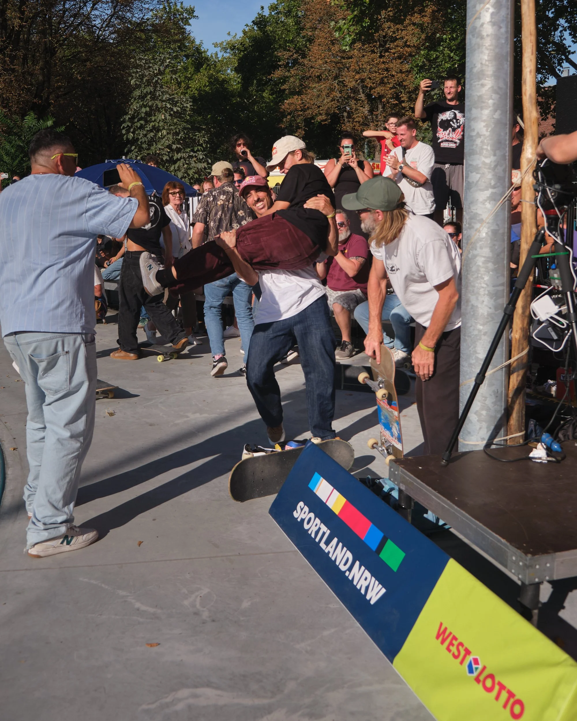 Deutsche Skateboard Meisterschaft Park - Danny Leon x Viktor Solmunde_by_Sebastian_Krawiec.jpg