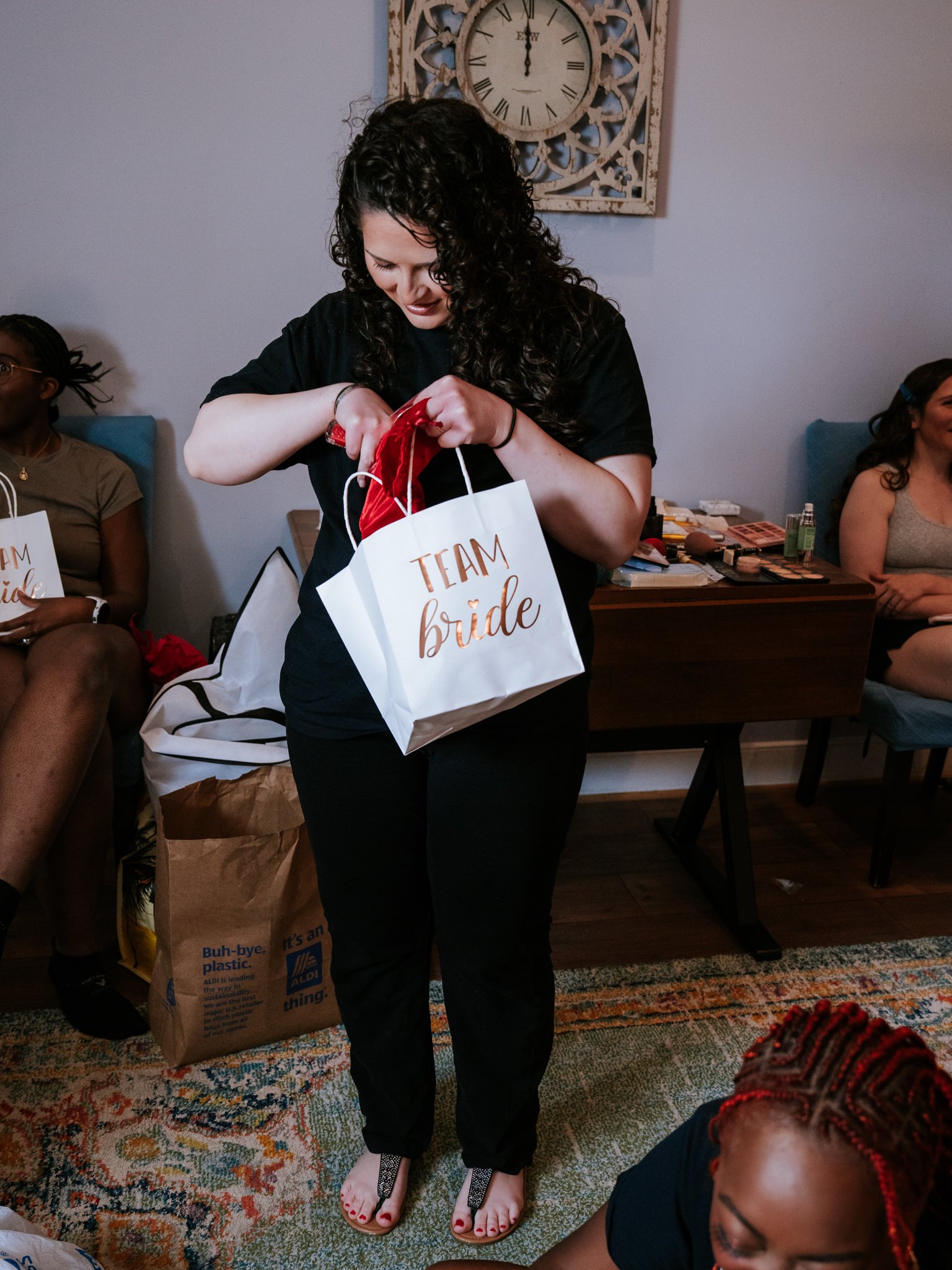 Best Getting Ready Outfits and Bridal Party Gifts for Wedding Morning Photos