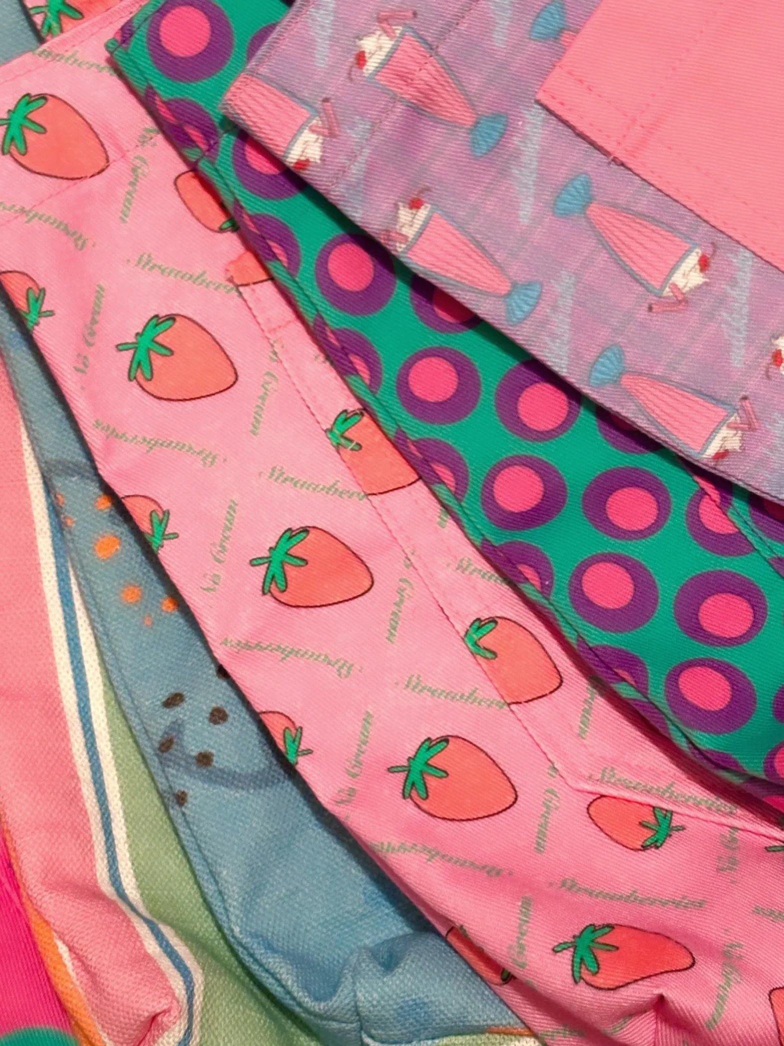 Coming soon 👛🍬 this is a limited drop of mini tote bags so sign up to our mailing list on our website to be the first to know when these cuties drop! 💗 

#fashiondesigner #smallbuisness #australianfashion #dopaminedressing