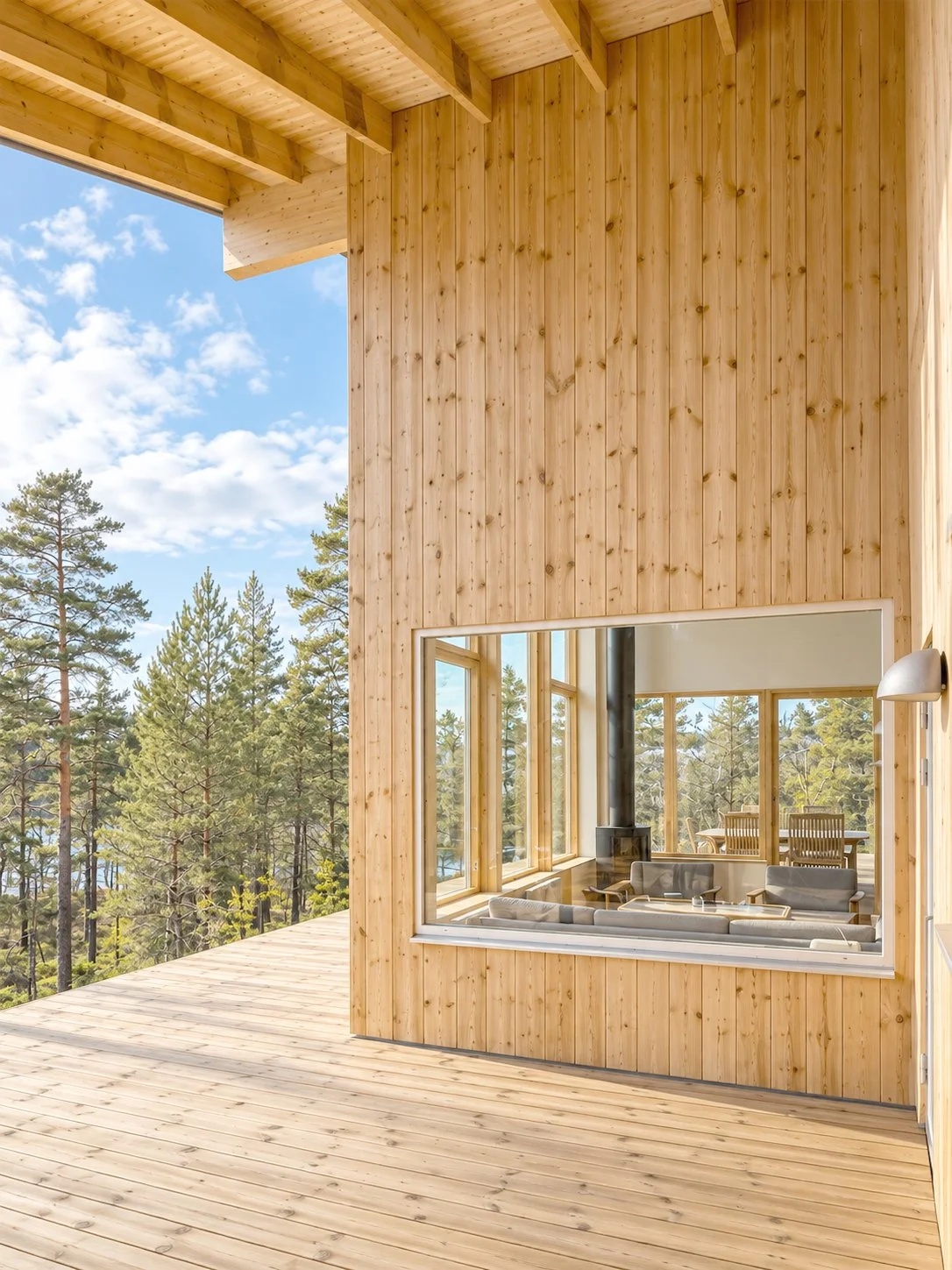 Villa H window outside Nordstrom Kelly Arkitekter.jpg