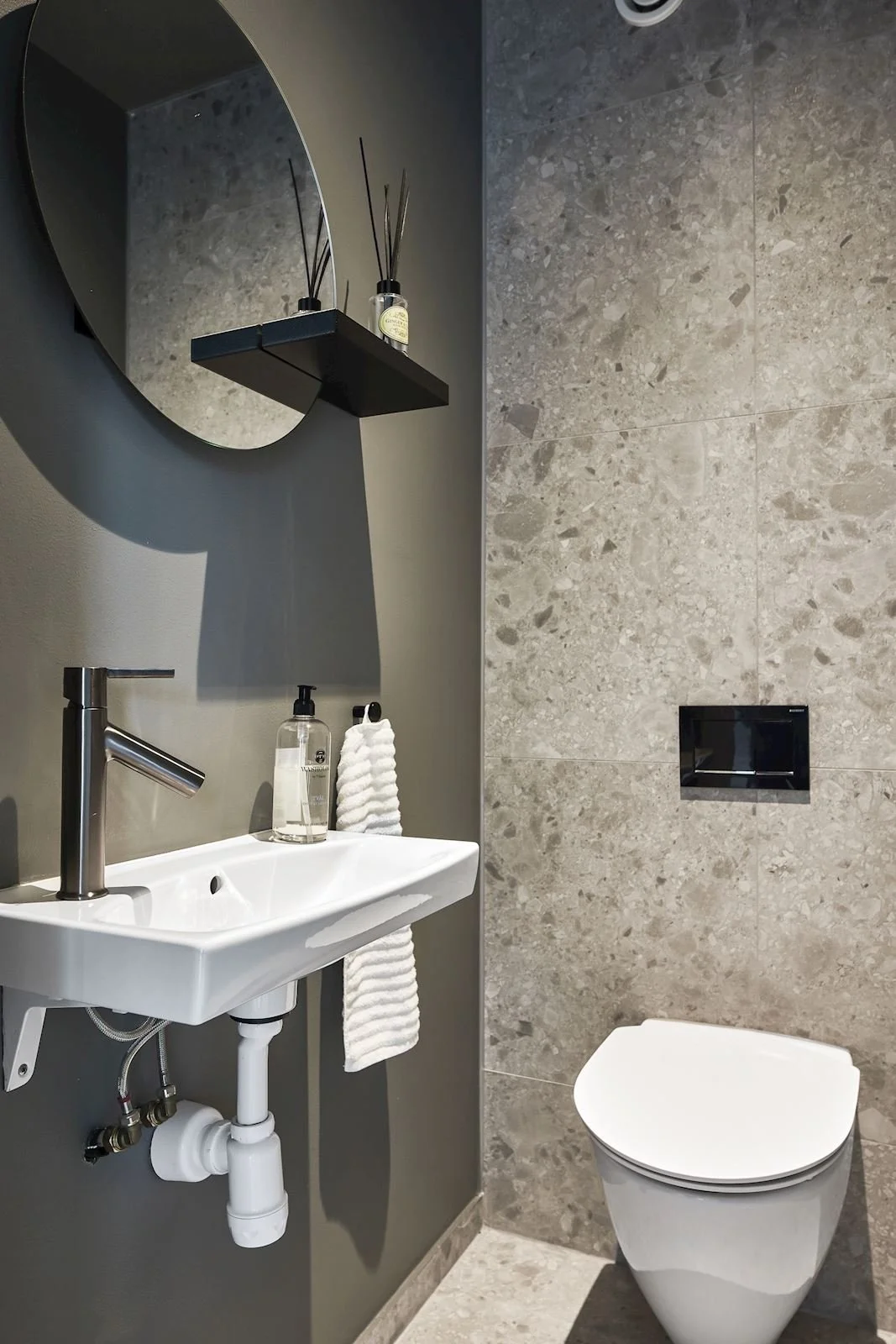 nordstrom-kelly-arkitekter-villa-nordic-goteborg-rund-spegel.jpg
