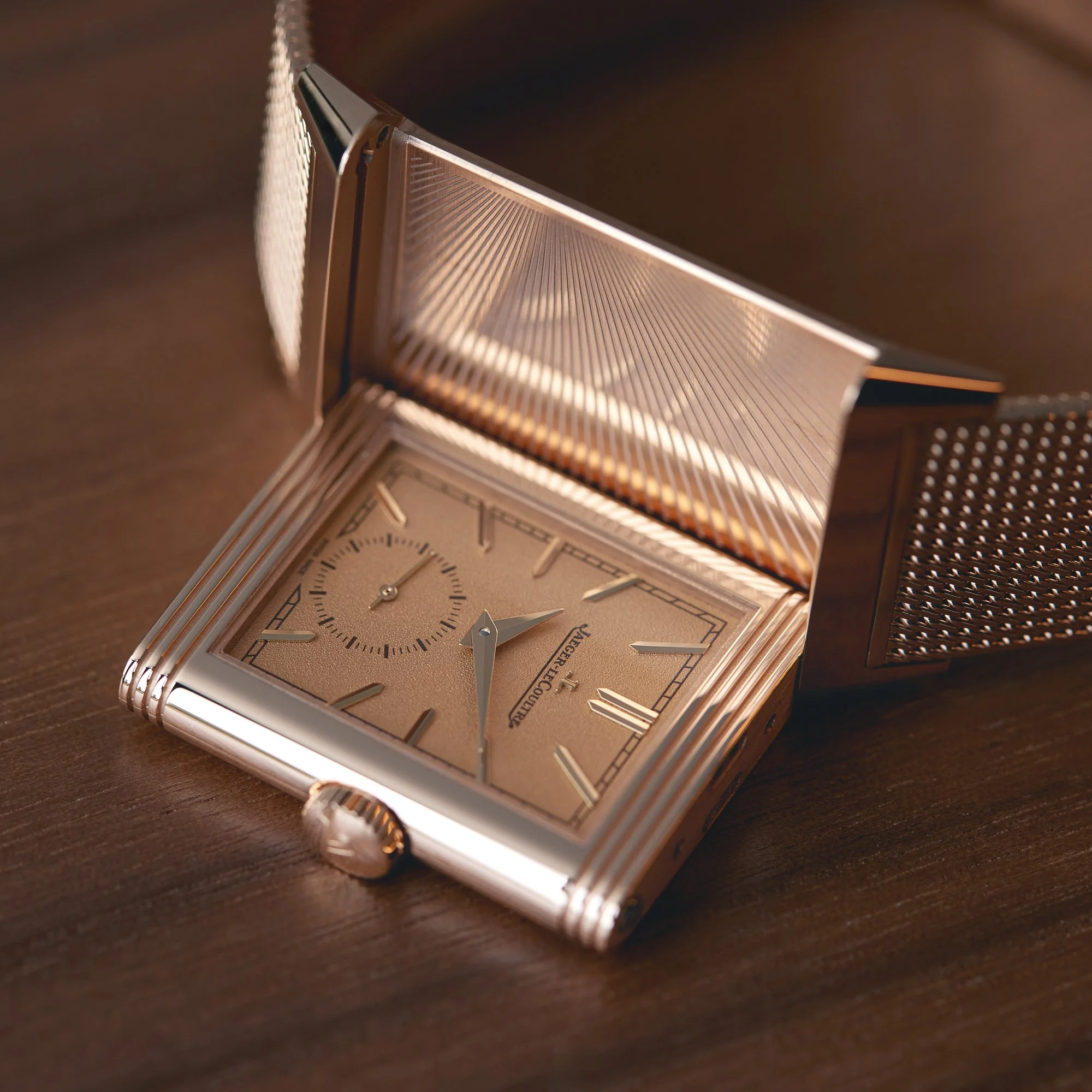 A masterclass in Art Deco and elegance. The Reverso Tribute Monoface (Ref. Q713216J) pairs a slim 45.6&times;27.4 mm 18K rose-gold case with a grained gold dial and hand-wound Calibre 822. Would you choose its refined vintage charm?

#JaegerLeCoultre