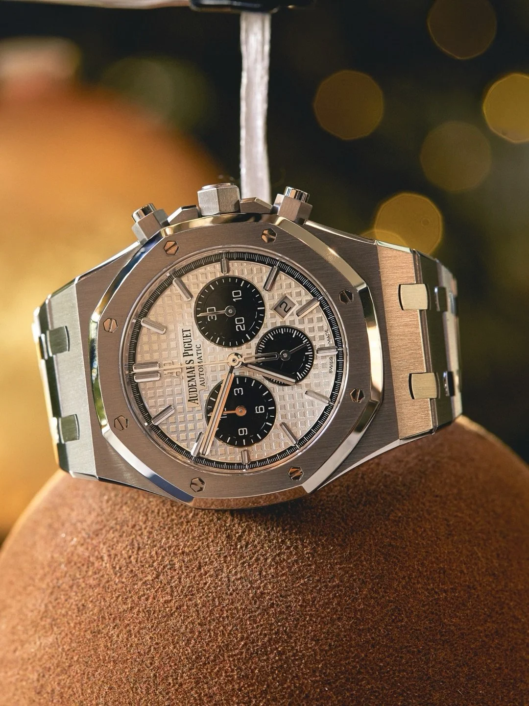 Audemars Piguet Royal Oak Chronograph 26331ST &mdash; stainless steel, in-house movement, iconic case geometry. Proof that some gifts keep giving well beyond Christmas Day.

#thewatchbarn #chrono24 #AudemarsPiguet #RoyalOak #apchronograph