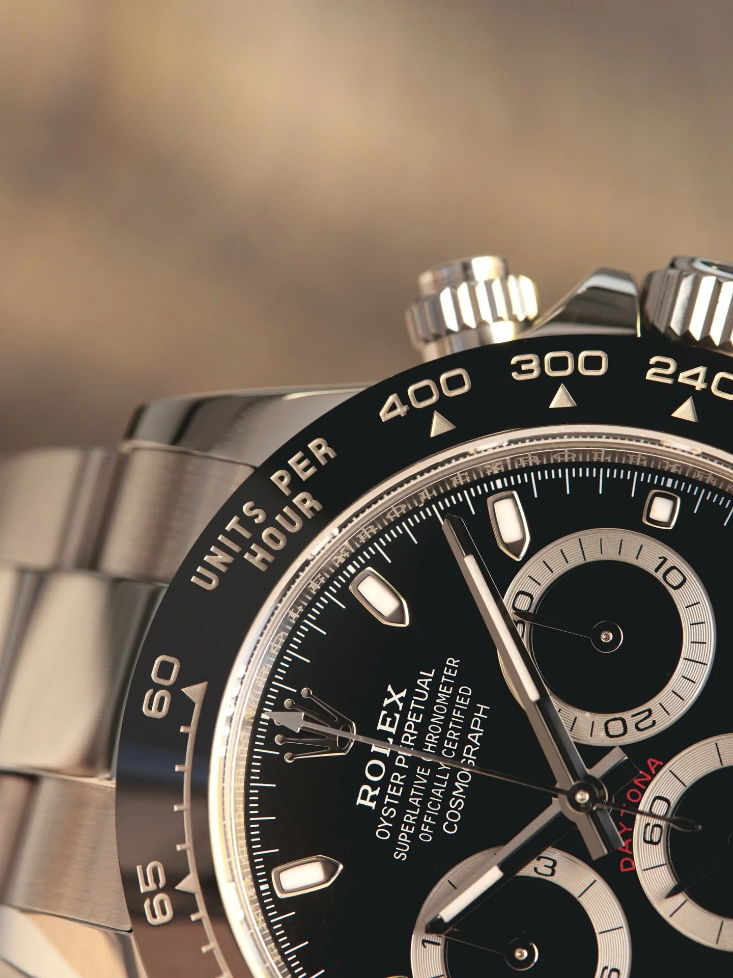 Rolex Daytona 116500LN - 40 mm stainless steel case, fixed black Cerachrom bezel, and automatic chronograph calibre 4130. A modern classic in the Daytona lexicon.

#thewatchbarn #chrono24 #Rolex #Daytona116500LN #Daytona Cerachrom Chronograph