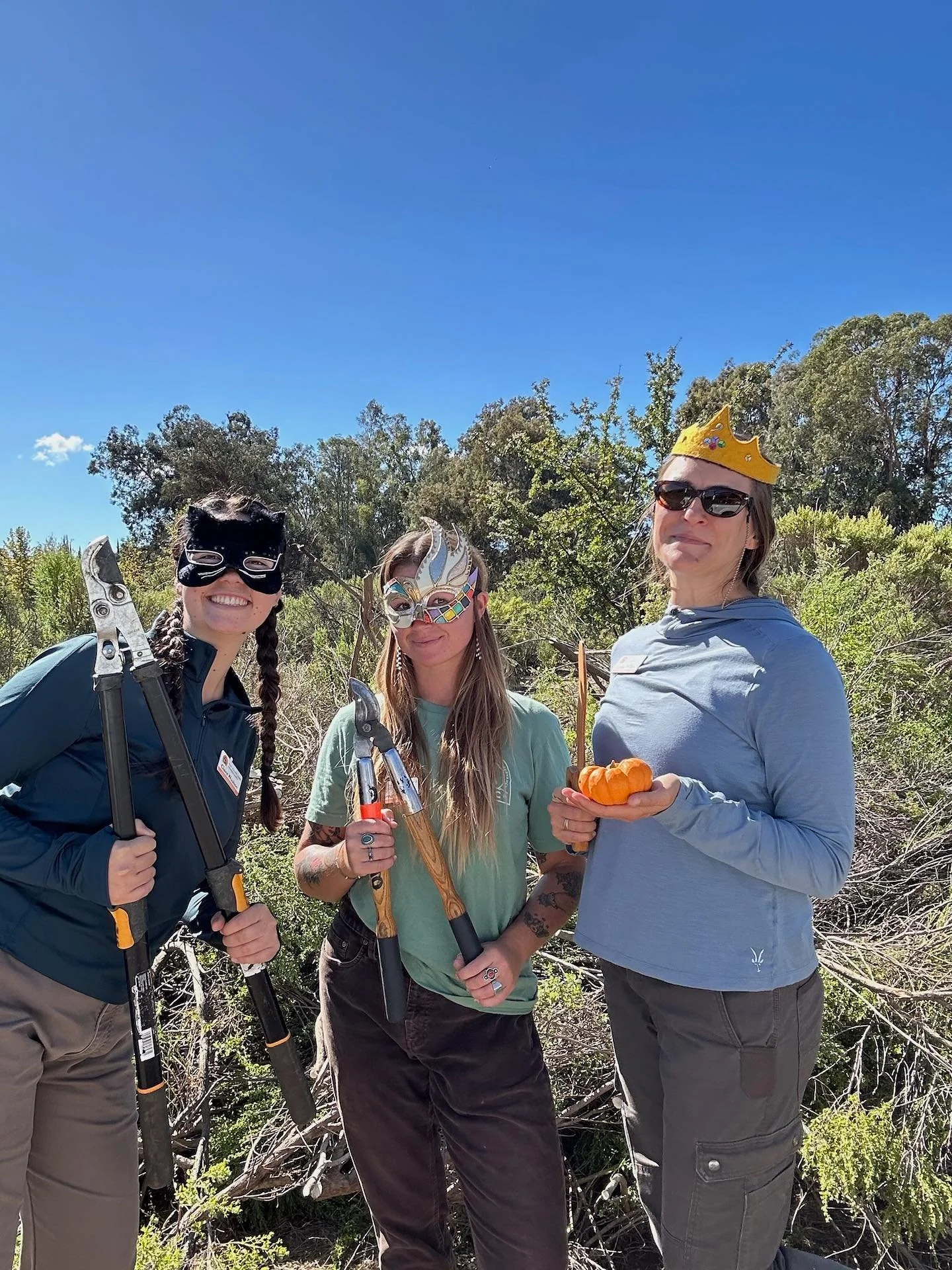 Join OVLC for a family-friendly Halloween Volunteer Project on October 30th from 4:30-6:30pm at the Ojai Meadows Preserve 🎃

Costumes welcomed and candy provided 🍬

Sign up using the link in our bio and we hope to see you there 🐈&zwj;⬛🎃

#ovlc #q