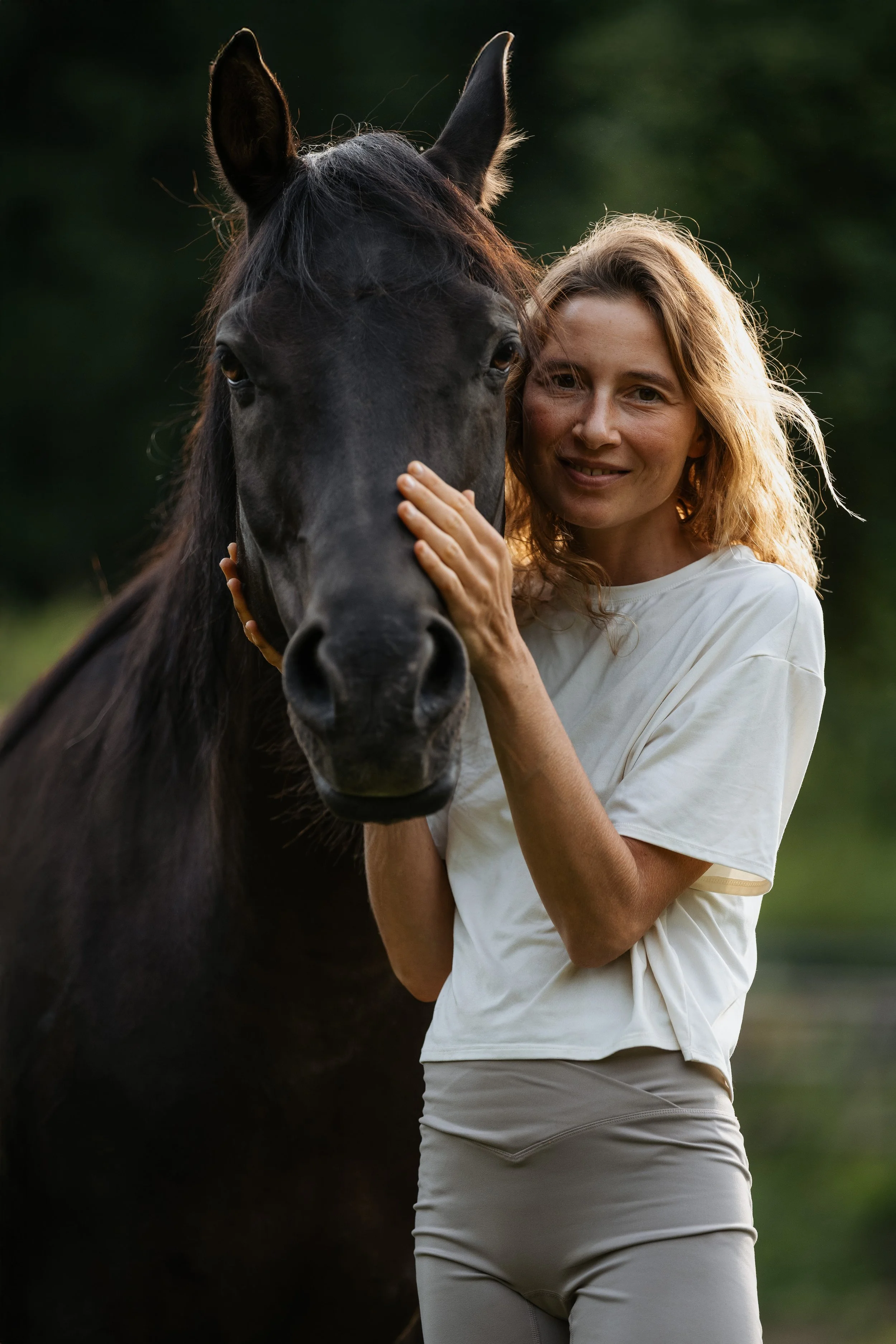 Verena Borell with her horse outdoors in Austria, embracing a slower and more nature-connected way of life.