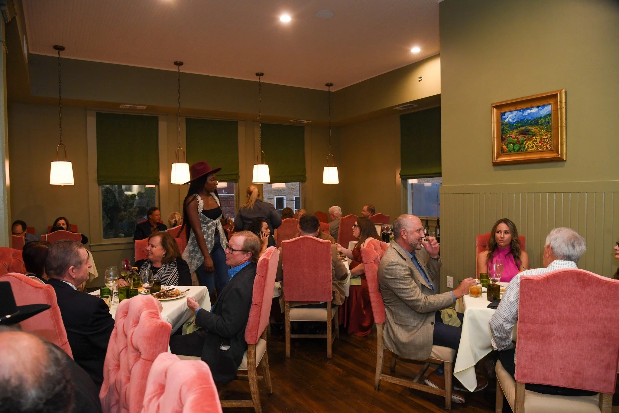 A full house and all the smiles! 😄🎉 We love seeing our guests happy and enjoying the moment.

 #farmtotablefood #livemusicmckinney #harvestatthemasonic #farmtotable #McKinneyEats #michelinrestaurant #downtownmckinney #visitmckinney #harvestmckinney