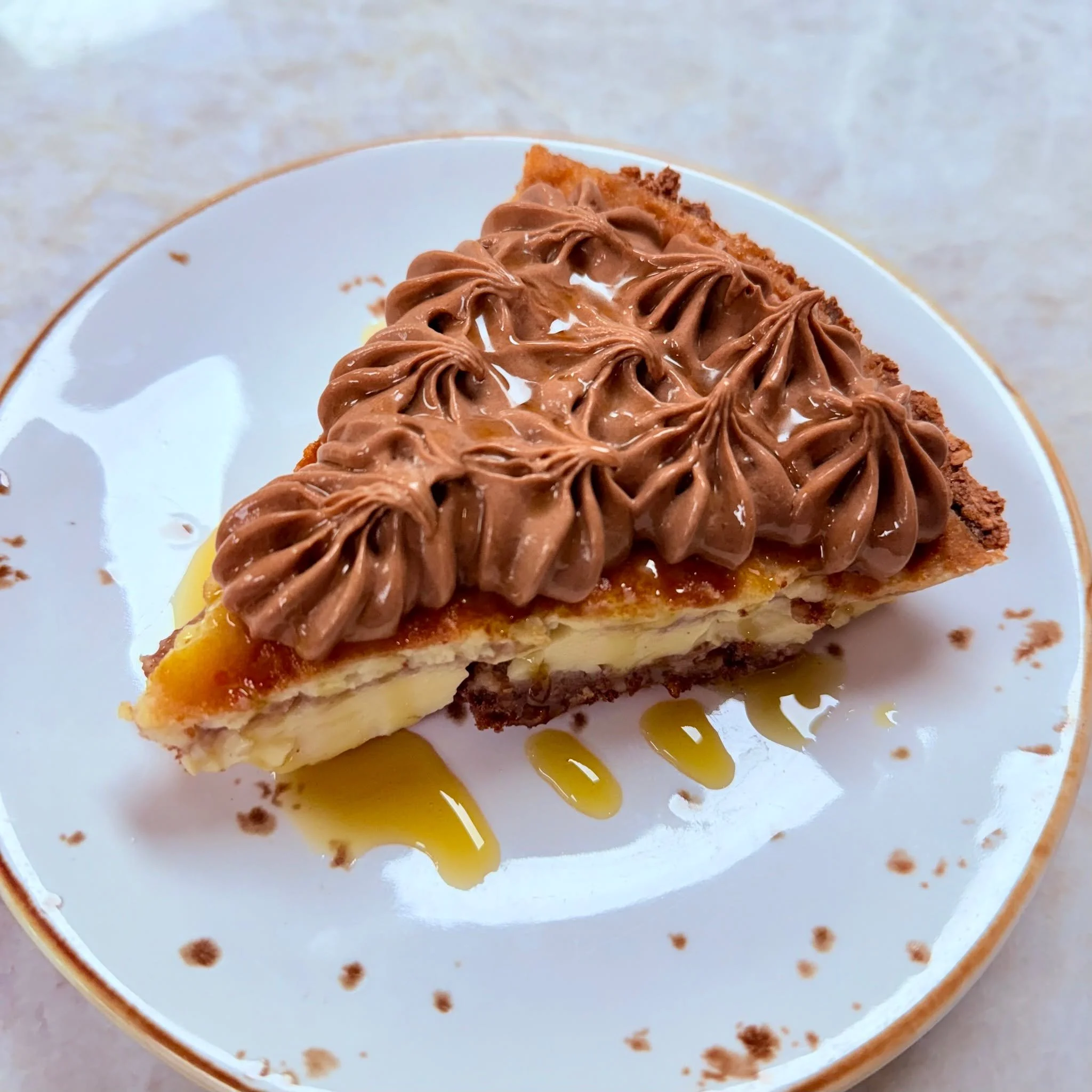 Silky chocolate mousse meets bright orange vanilla custard 🍫🍊 Set on a gluten-free cocoa and old-fashioned oat crust with a drizzle of spent citrus syrup.
Rich, vibrant, and just the right amount of indulgent.

Reservations are linked in our bio.

