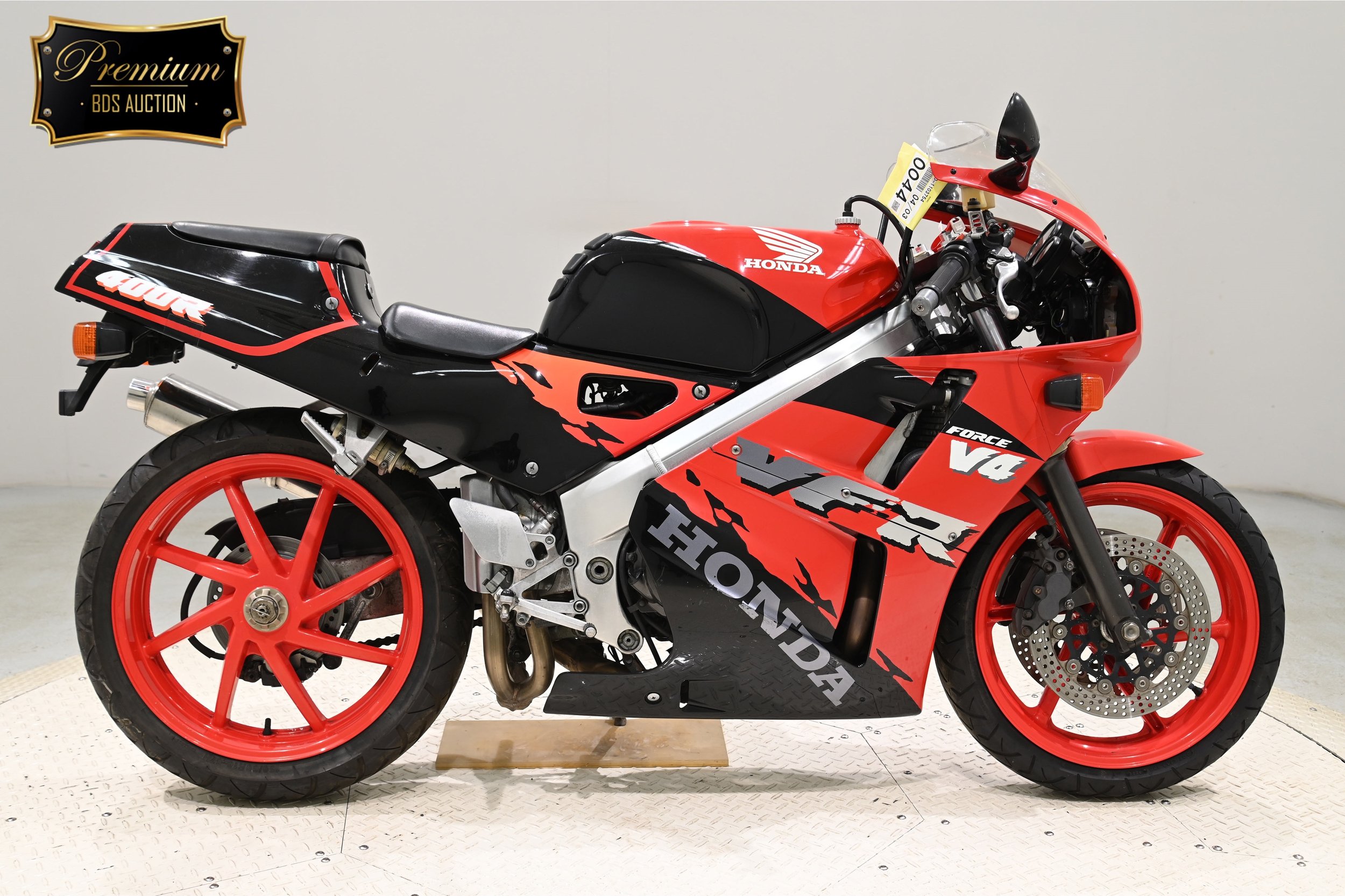Honda VFR400 NC30 - SOLD   Honda VFR400 NC30 coming up for auction in Japan on Tuesday night (4/2). 9,700 miles (15,577km). Moto2 Imports can bid on, purchase and import this bike to the US for interested buyers. Price TBD at auction but