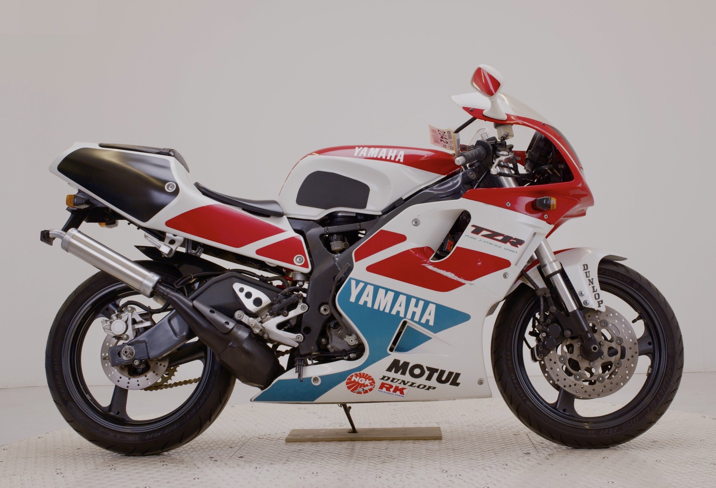 Yamaha TZR250R 1 copy 4.jpg