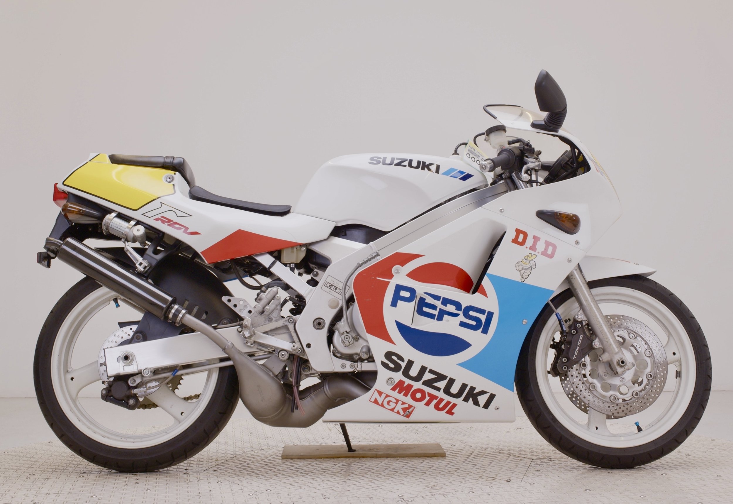 Pepsi RGV250 VJ21 1og copy 2.jpg