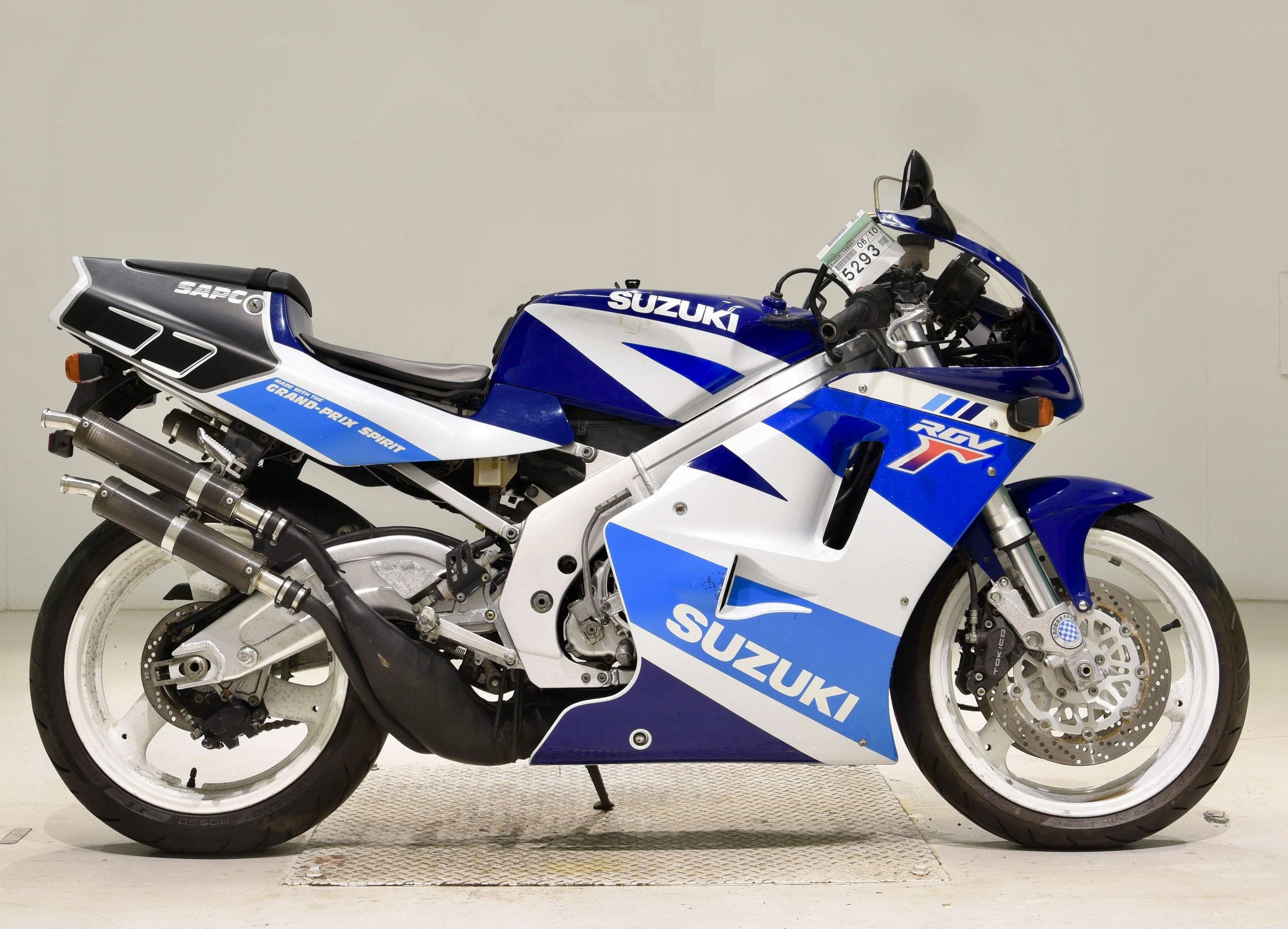 Suzuki RGV250 VJ22 SP 1 copy.jpg