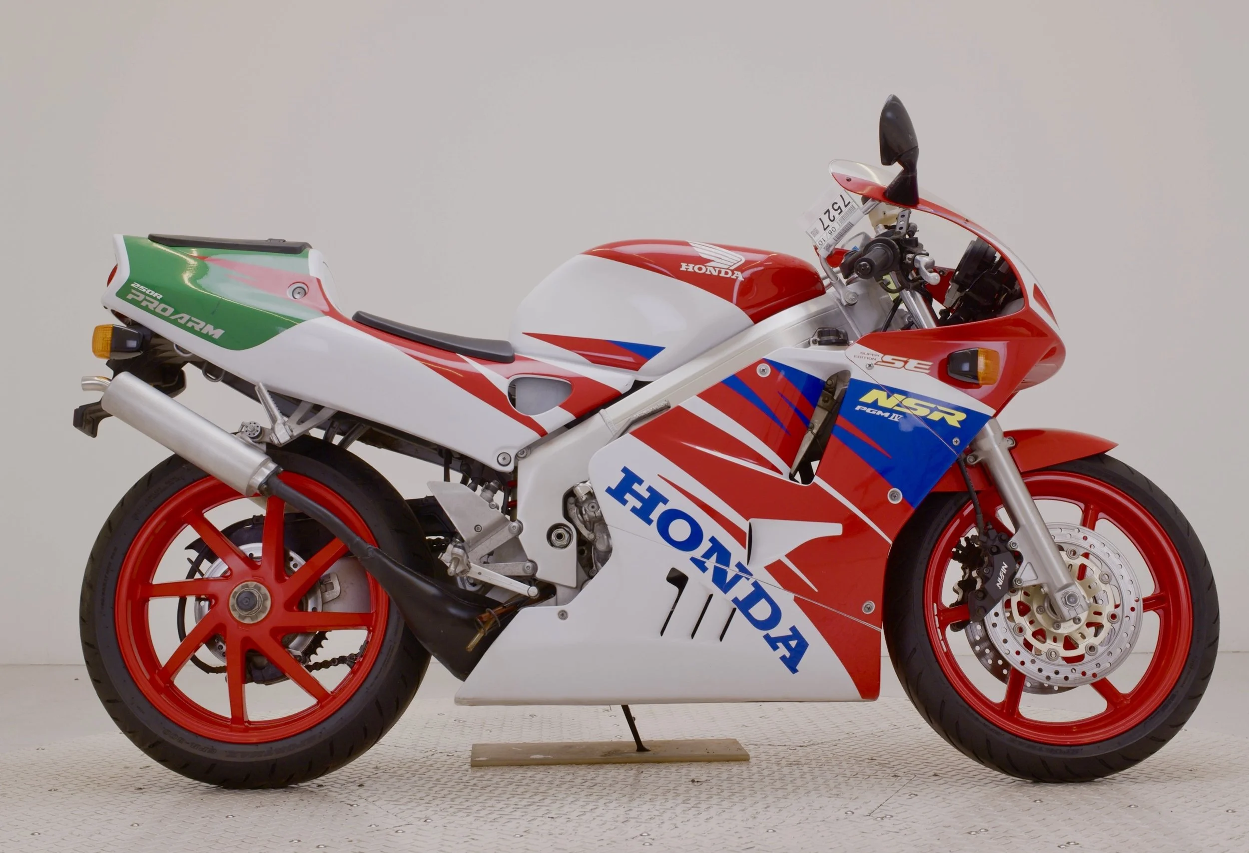 Honda NSR250 MC28 SE 1 copy.jpg