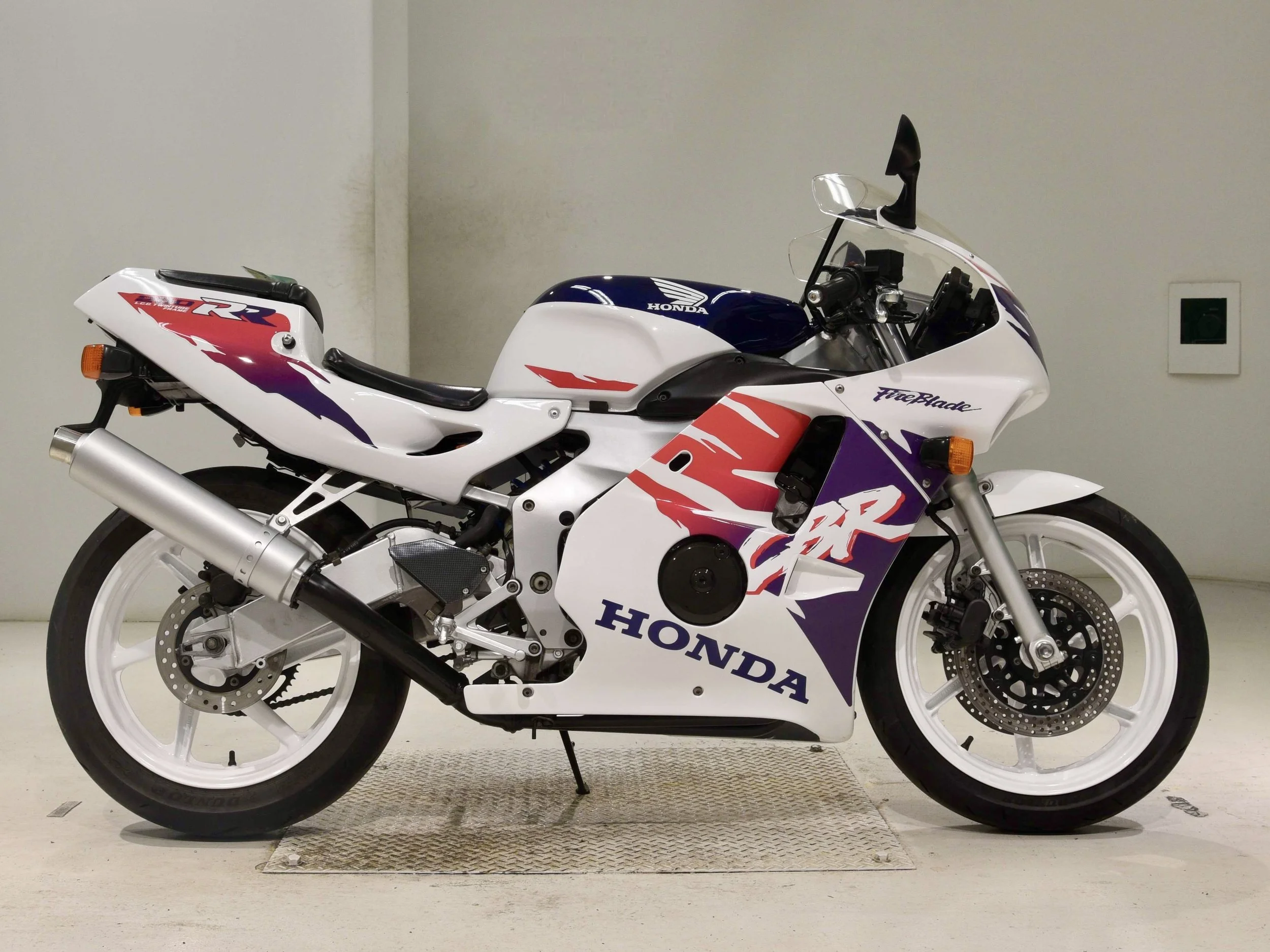 Honda CBR250RR MC22 1 copy.jpg