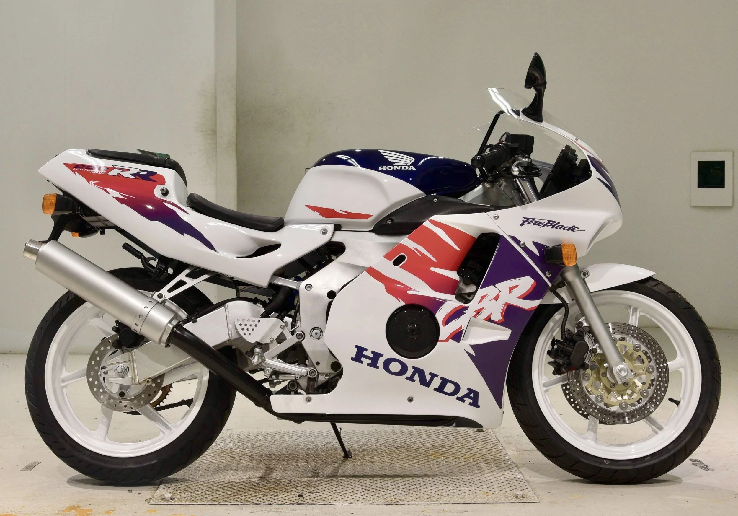 Honda CBR250RR MC22 1 copy.jpg