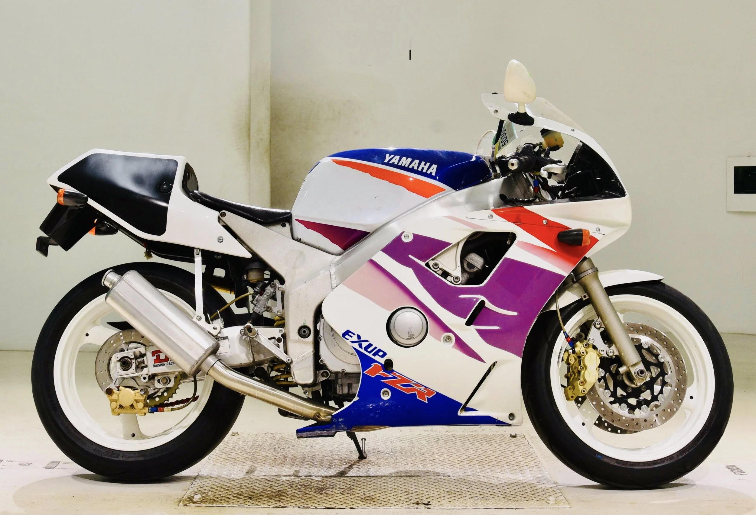 Yamaha FZR400RR 1 copy 4.jpg