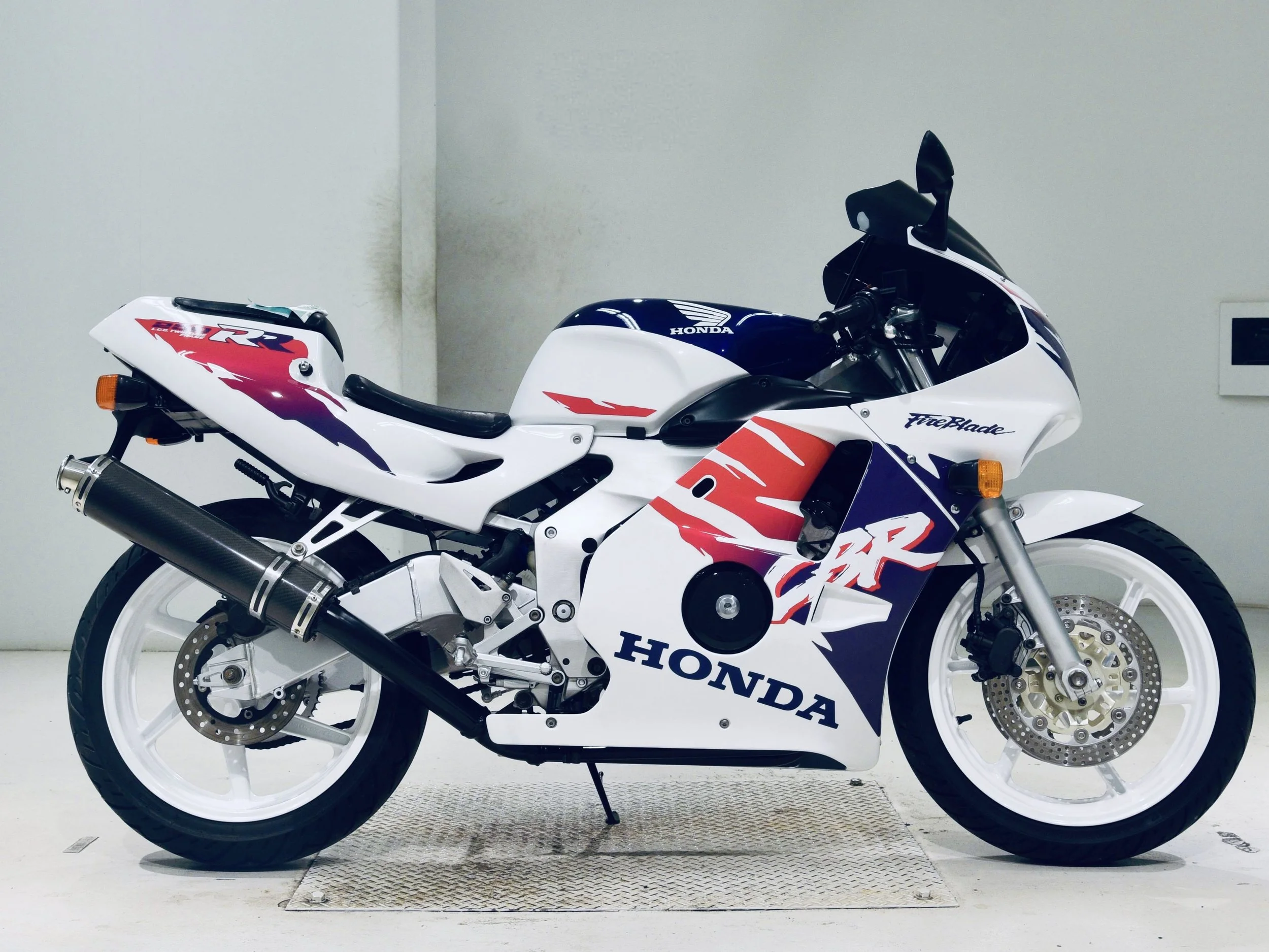 Honda CBR250RR MC22 1 copy.jpg