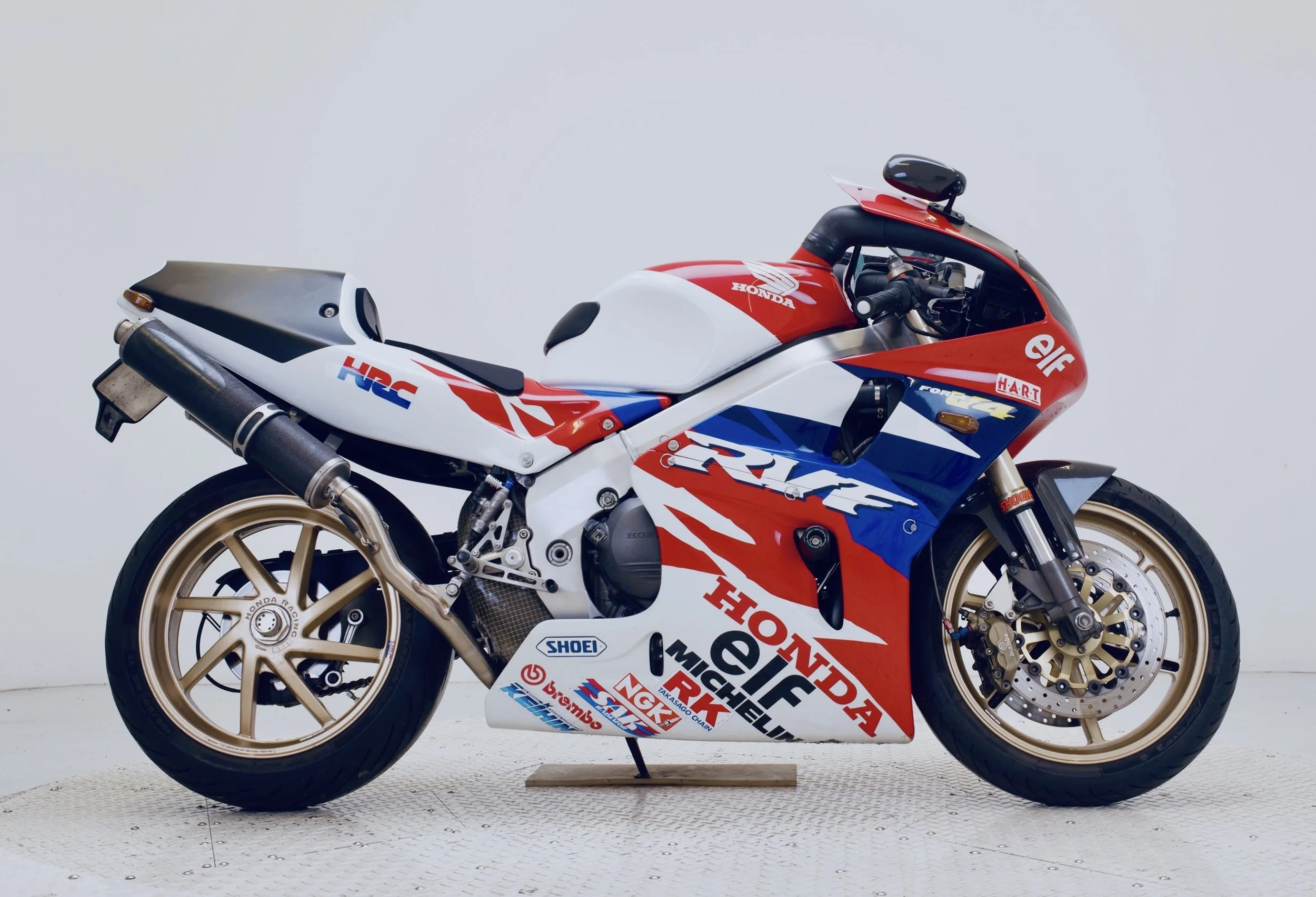 Honda RC45 1.jpg