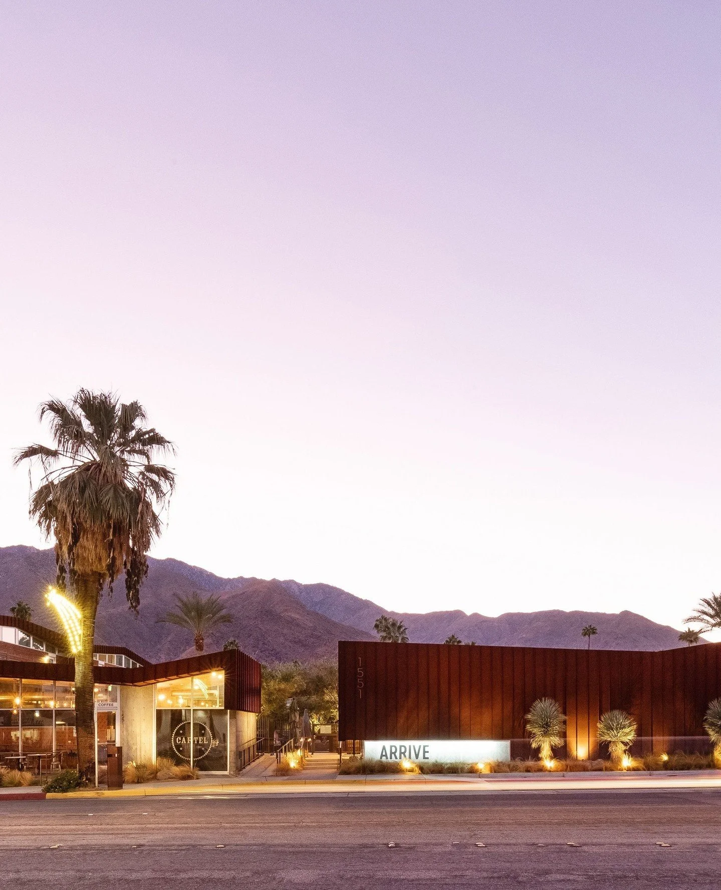 The evening glow at check in ✨️⁠
⁠
#ARRIVEPalmSprings⁠
#ARRIVEbyPalisociety