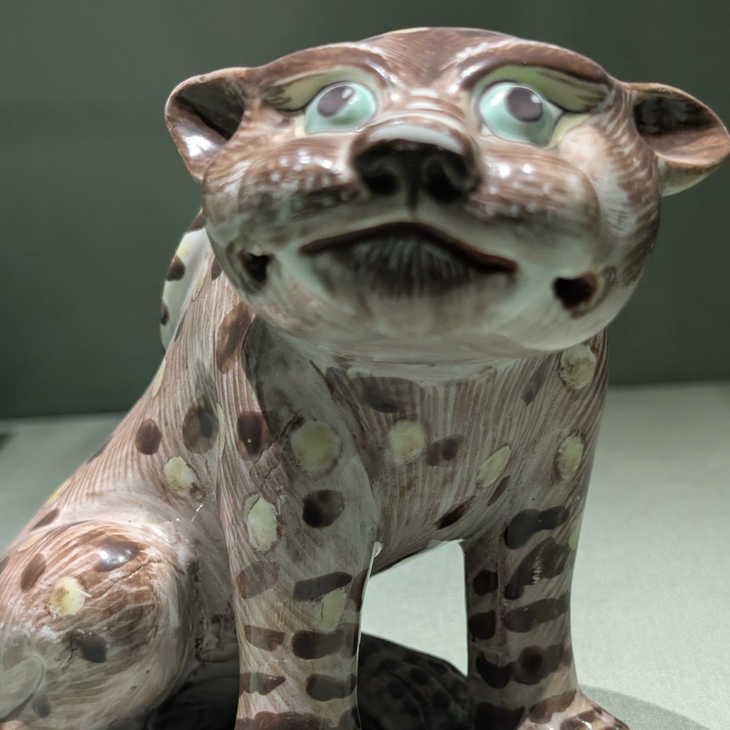 #morningatthemet #linskycollection #leopard #softpasteporcelain