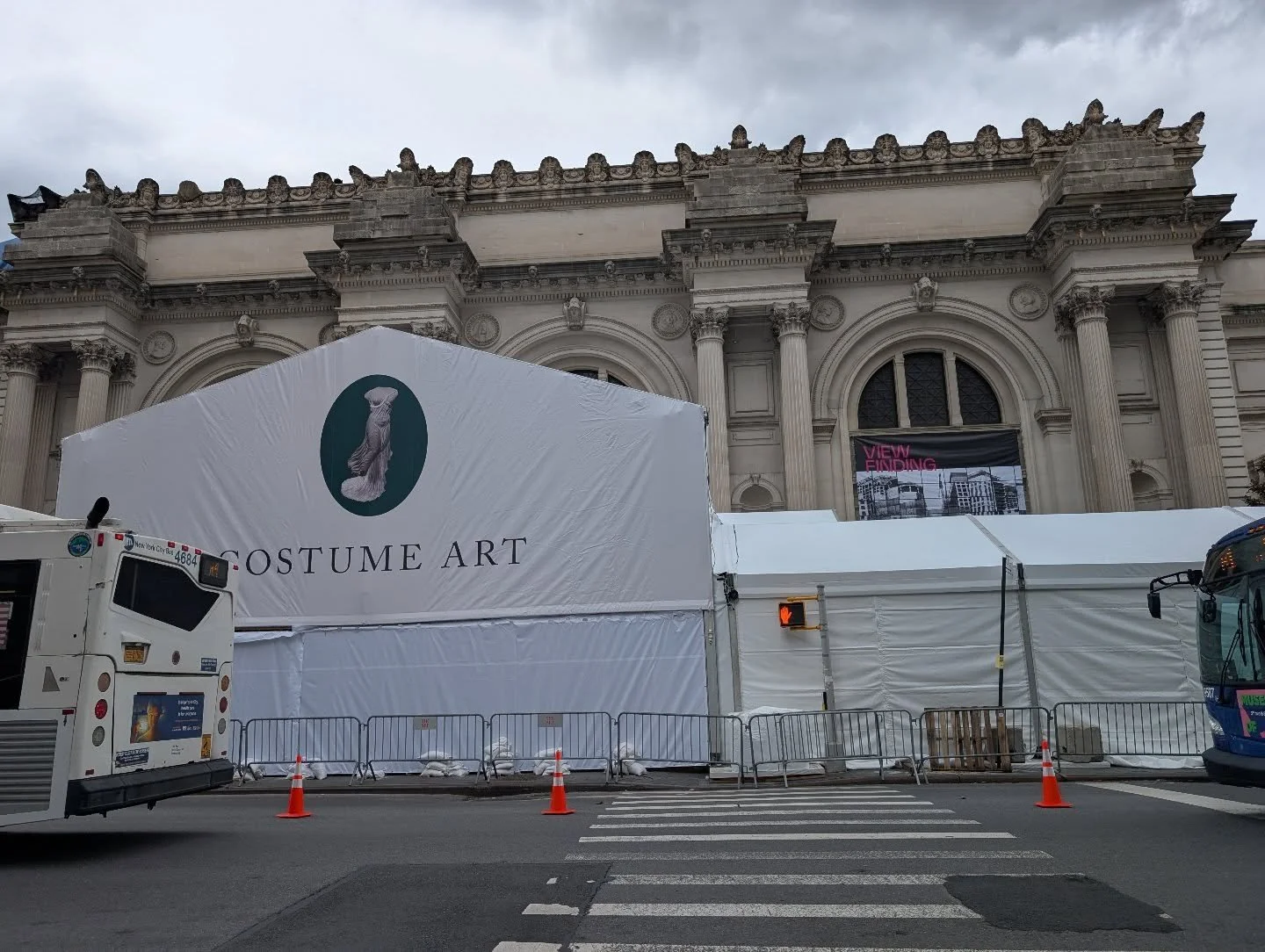 #morningatthemet 

Remember, The Met is closed this Monday, May 4, for the Met Gala. #TempleofDendur and the #AmericanWing courtyard are closed.

#itsamess

#nyctourguide