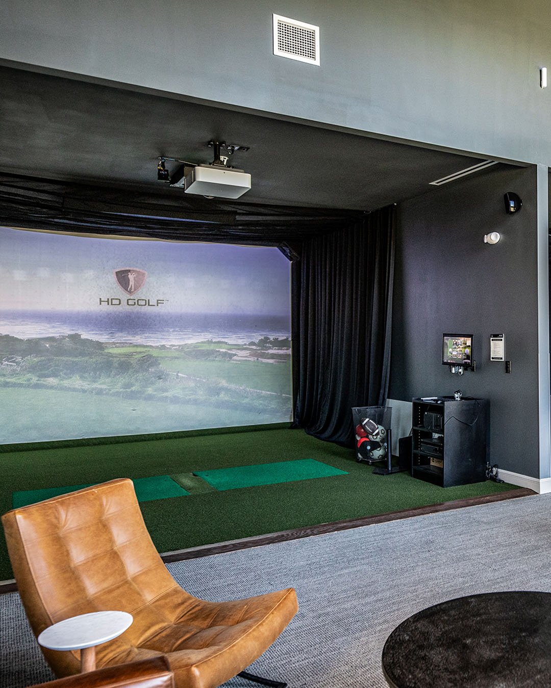 golf simulator room