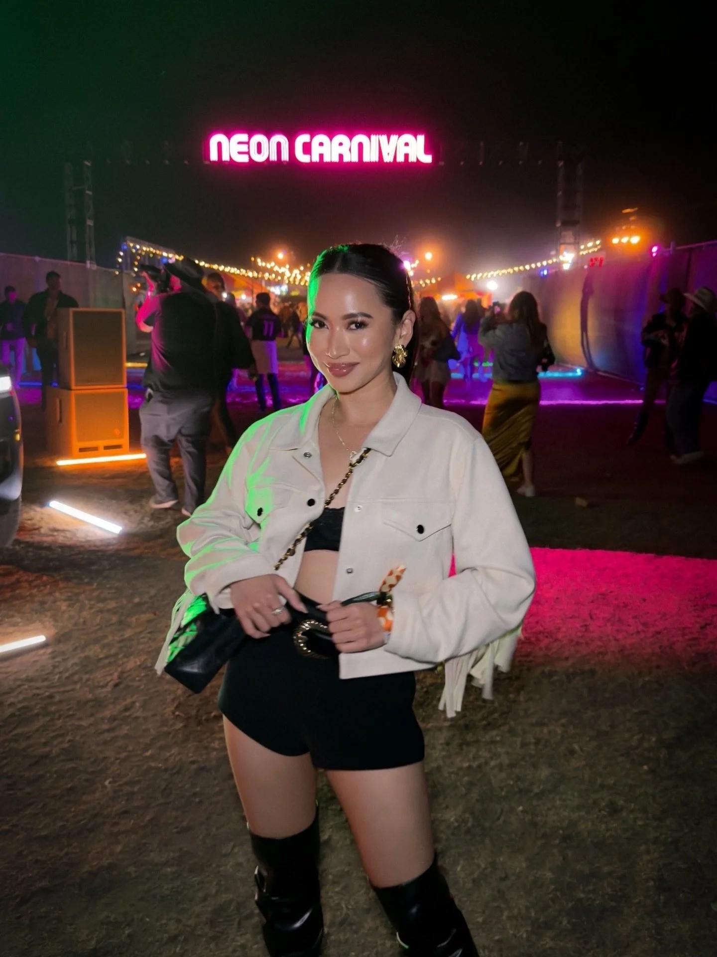 @izyohanna attends @neoncarnival at @coachella
⠀⠀⠀⠀⠀⠀⠀⠀⠀
@rwacomms @nextgen.pr #CWPR
