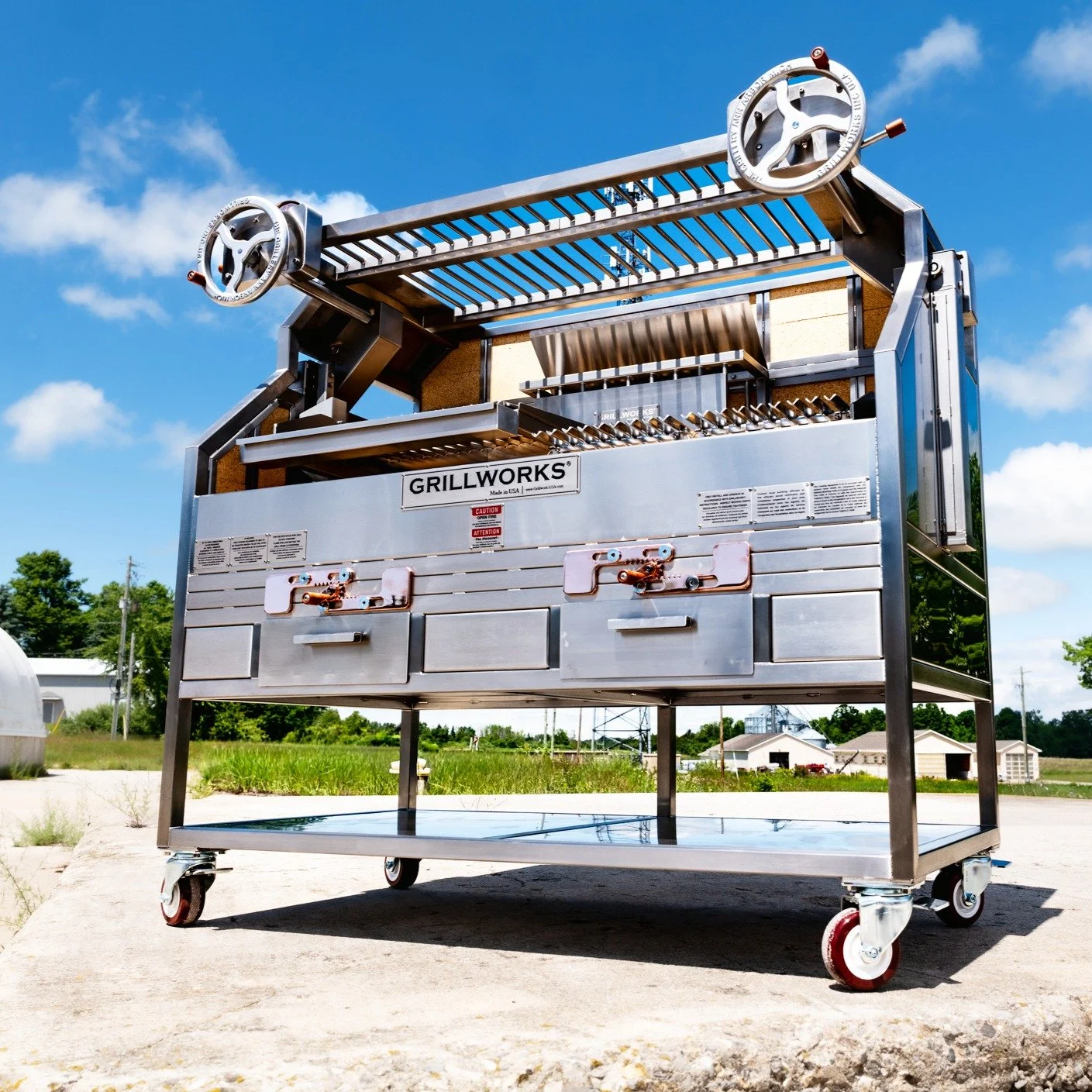 AVAILABLE NOW.
.
This is the first of a new generation of our Infierno line. She has our new 'ram' air control system which allows the chef to open or shut down the flow of air to the fire from below, has deeper, sealed ash drawers, a redesigned furt