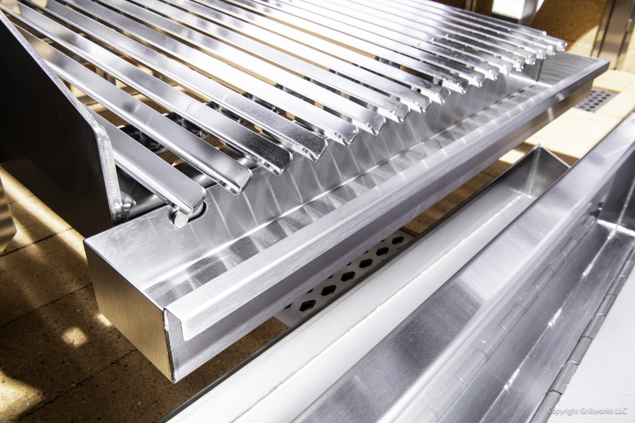 Detail of Grillworks Infierno X55 V-Surface Detail