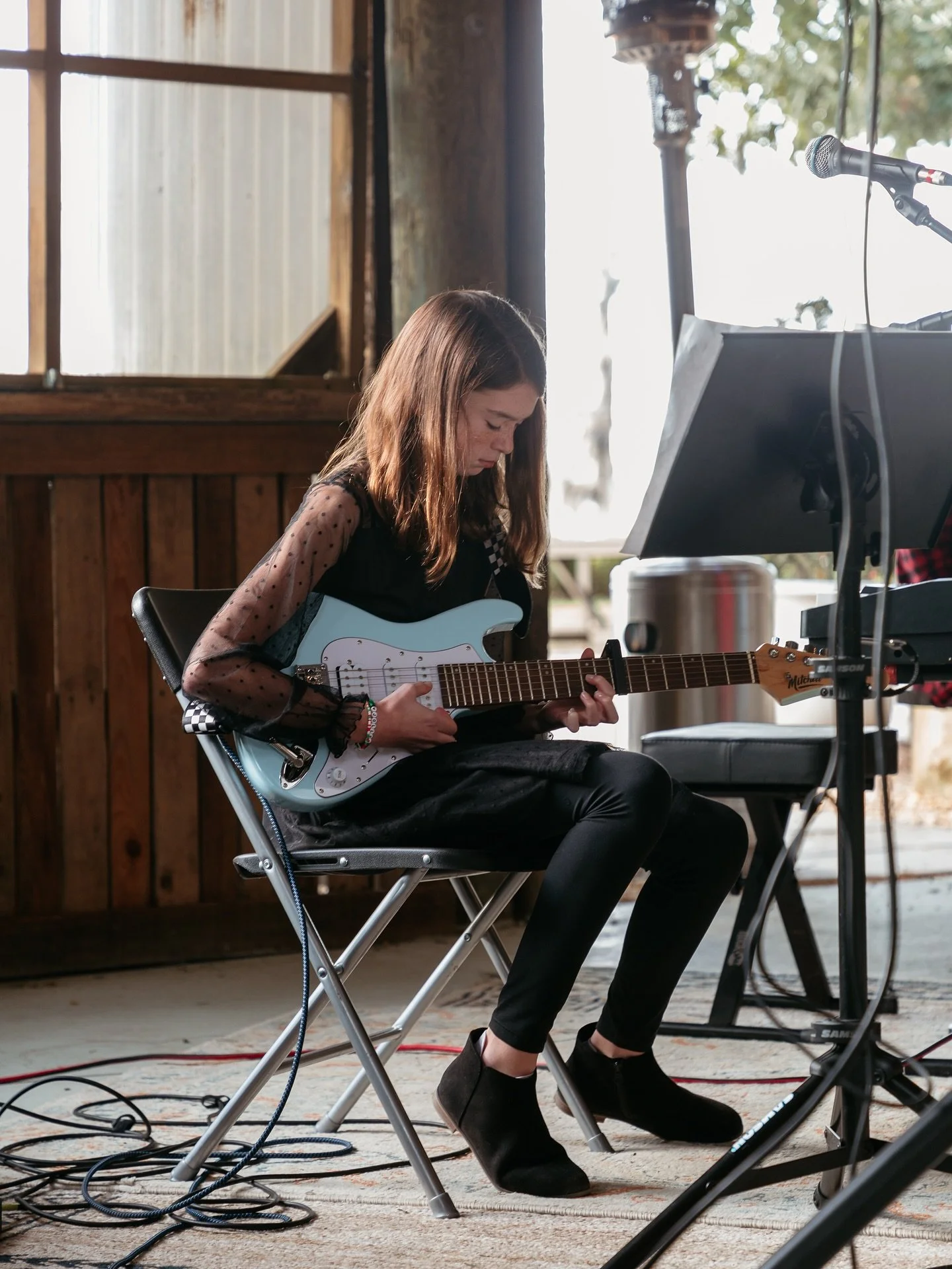 Looking for quality guitar lessons without the hassle of driving? @musicianmakers has been providing in home music instruction in the area for over 10 years! Their guitar teachers are highly qualified, background checked, and experienced working with