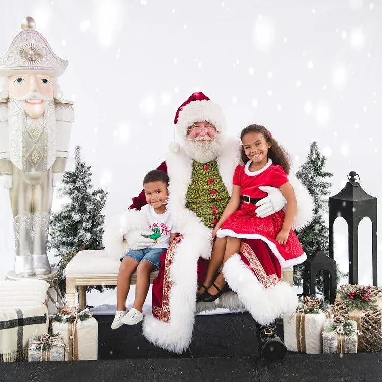 PSA: Santa photo time slots are LIVE but LIMITED! 🚨🎅

Think elevated Santa, not food court Santa. Fast, beautiful, done.

⏳ Timed slots = no long lines + organized 
📸 $45 = 2 edited images (digital)
🌟 Beautiful set inside Clay Theatre
💙 Partial 