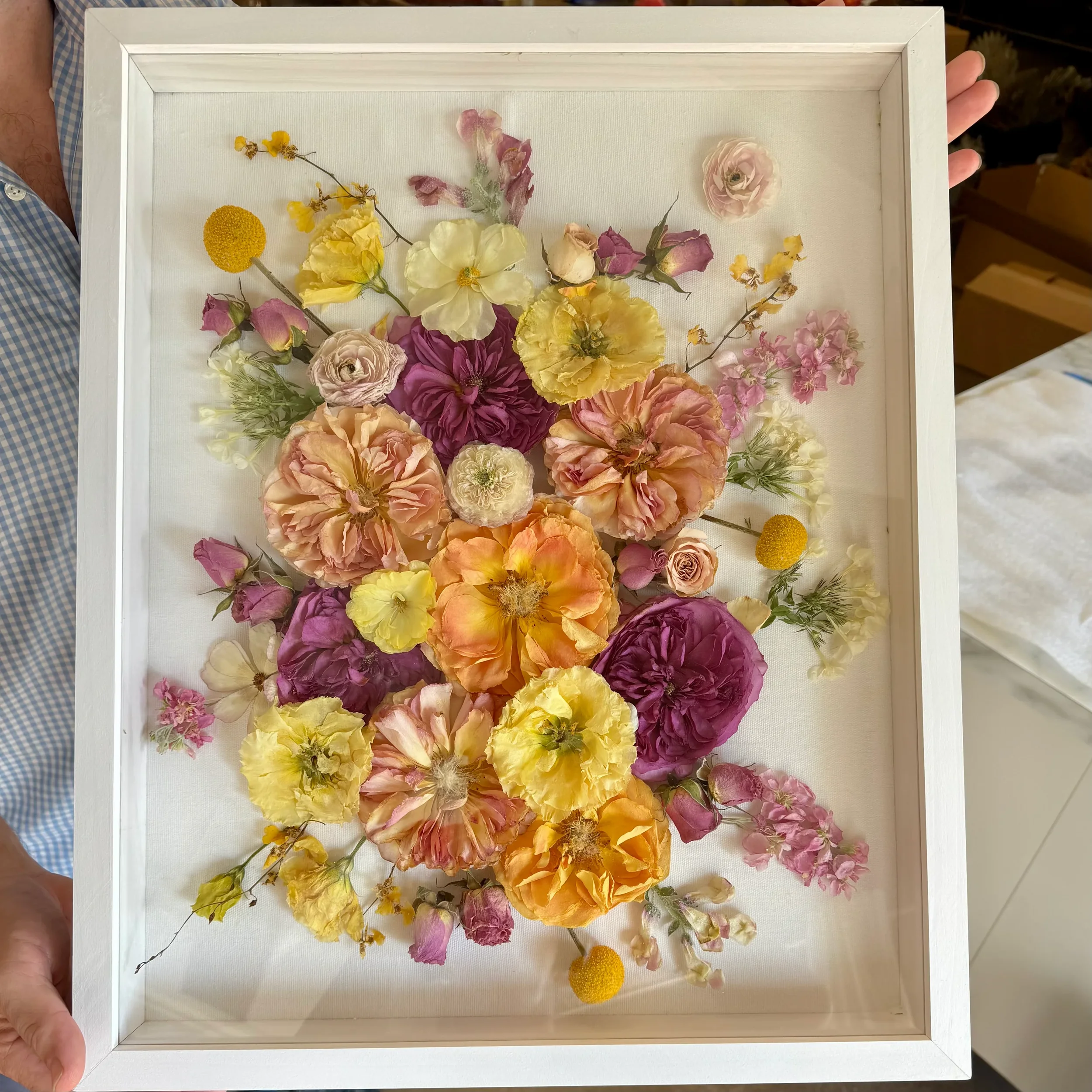 White-preserved-flower-wedding-bouquet-frame (2).webp